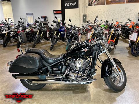 2009 Kawasaki Vulcan® 900 Classic in Eden Prairie, Minnesota