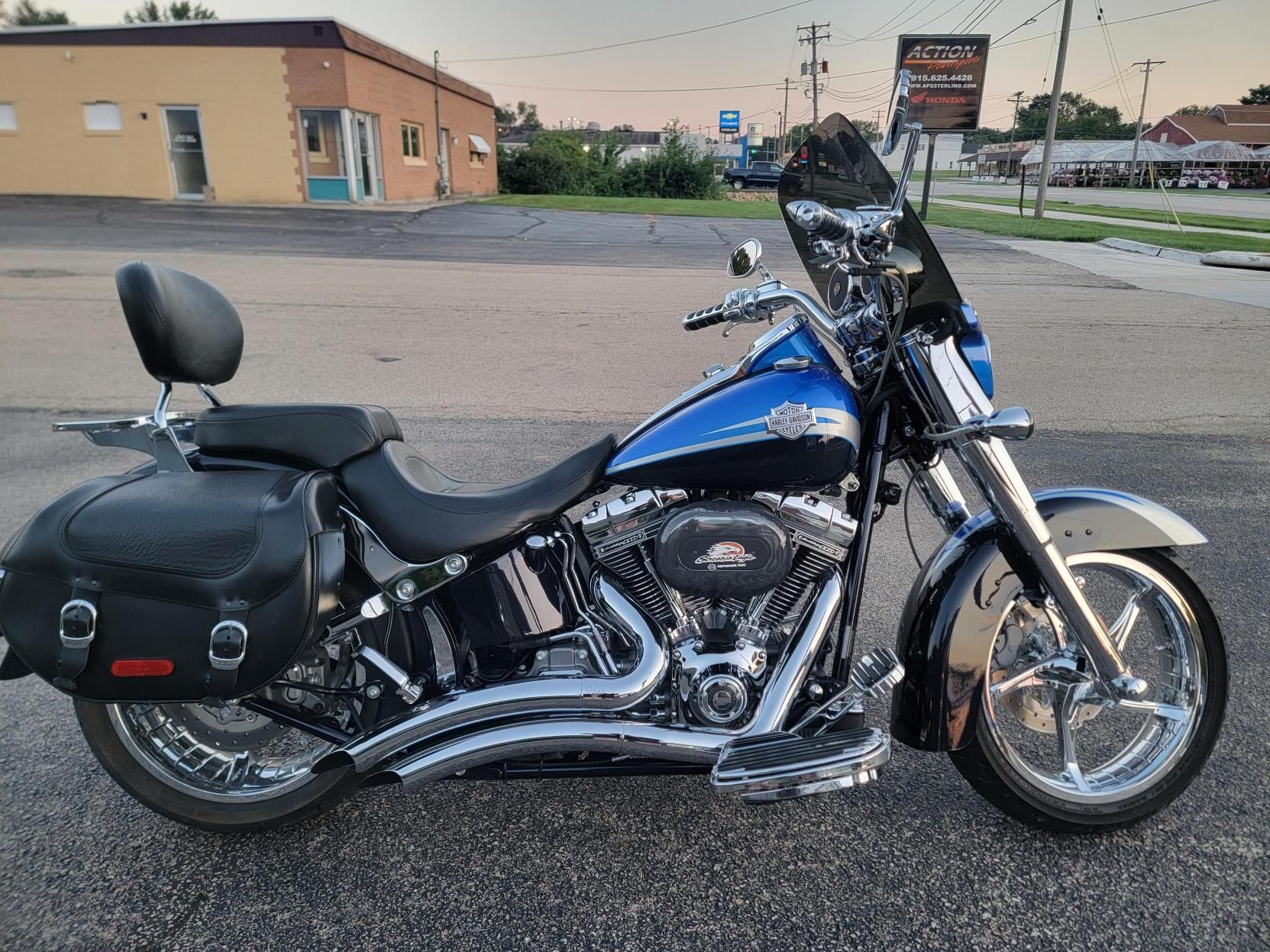 2010 Harley-Davidson CVO™ Softail® Convertible in Sterling, Illinois - Photo 3