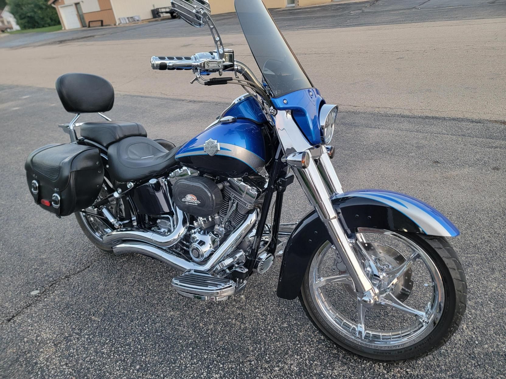 2010 Harley-Davidson CVO™ Softail® Convertible in Sterling, Illinois - Photo 4