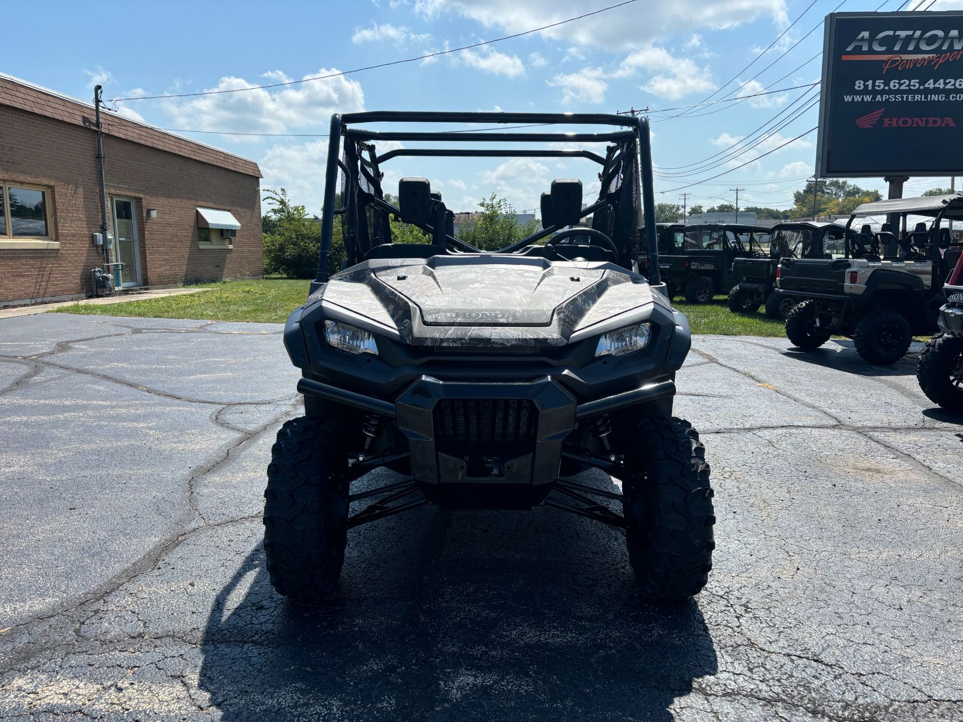 2024 Honda Pioneer 1000-6 Deluxe Crew in Sterling, Illinois - Photo 3