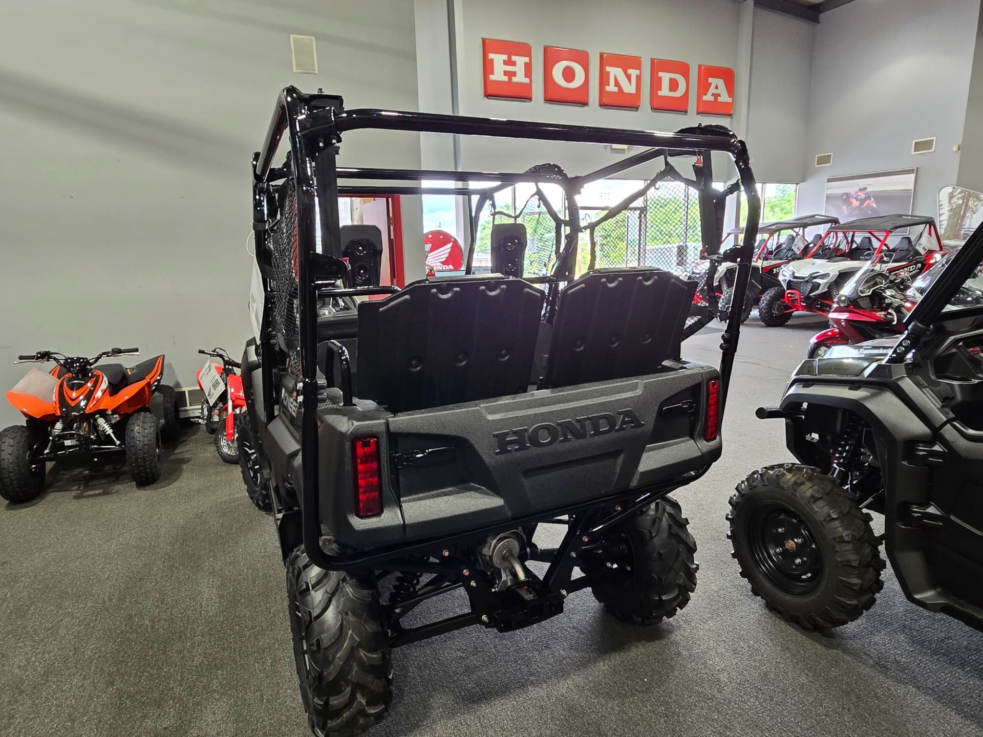 2025 Honda Pioneer 700-4 Deluxe in Moon Township, Pennsylvania - Photo 4