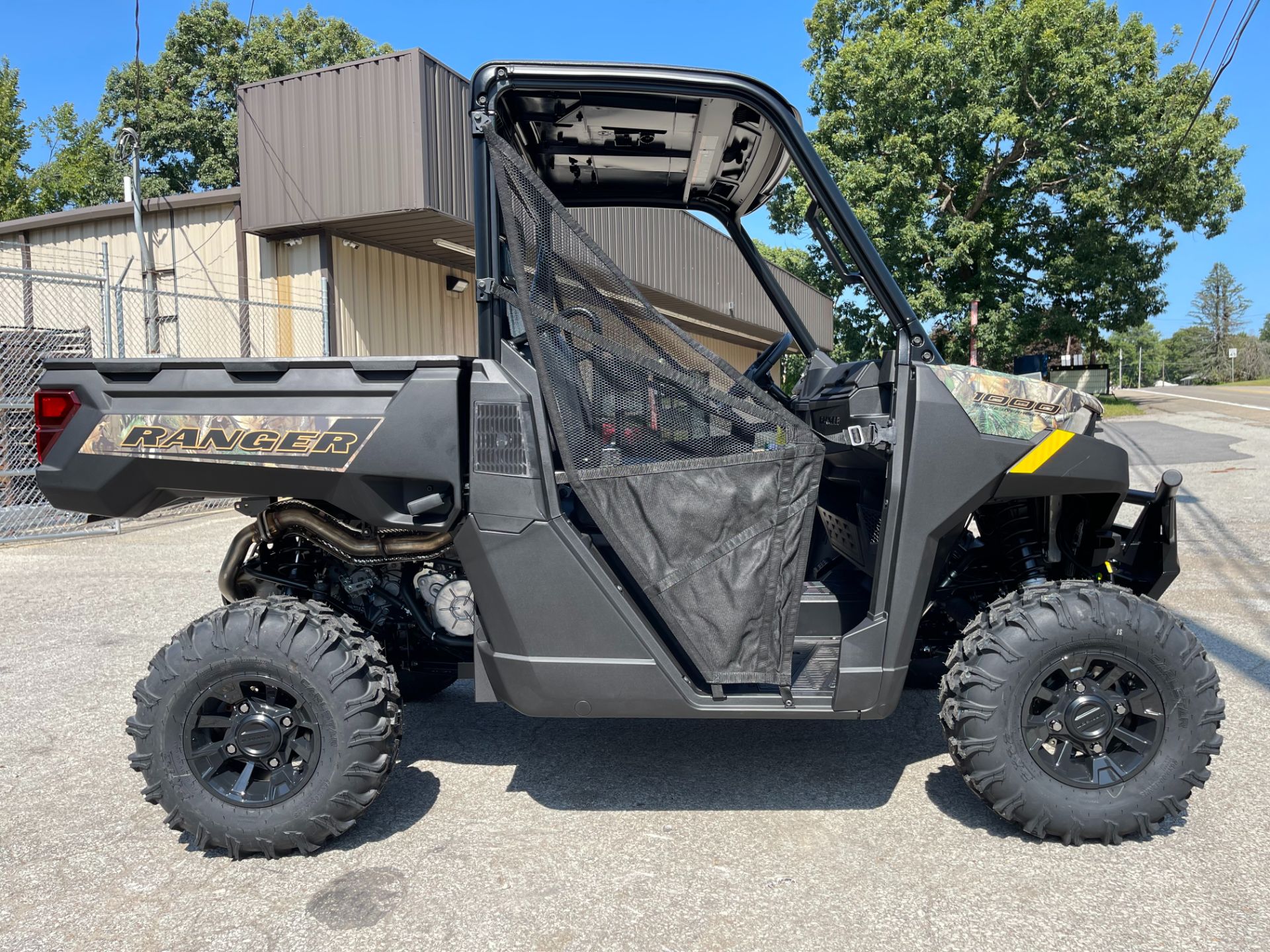 2025 Polaris Ranger 1000 Premium in Chicora, Pennsylvania - Photo 2