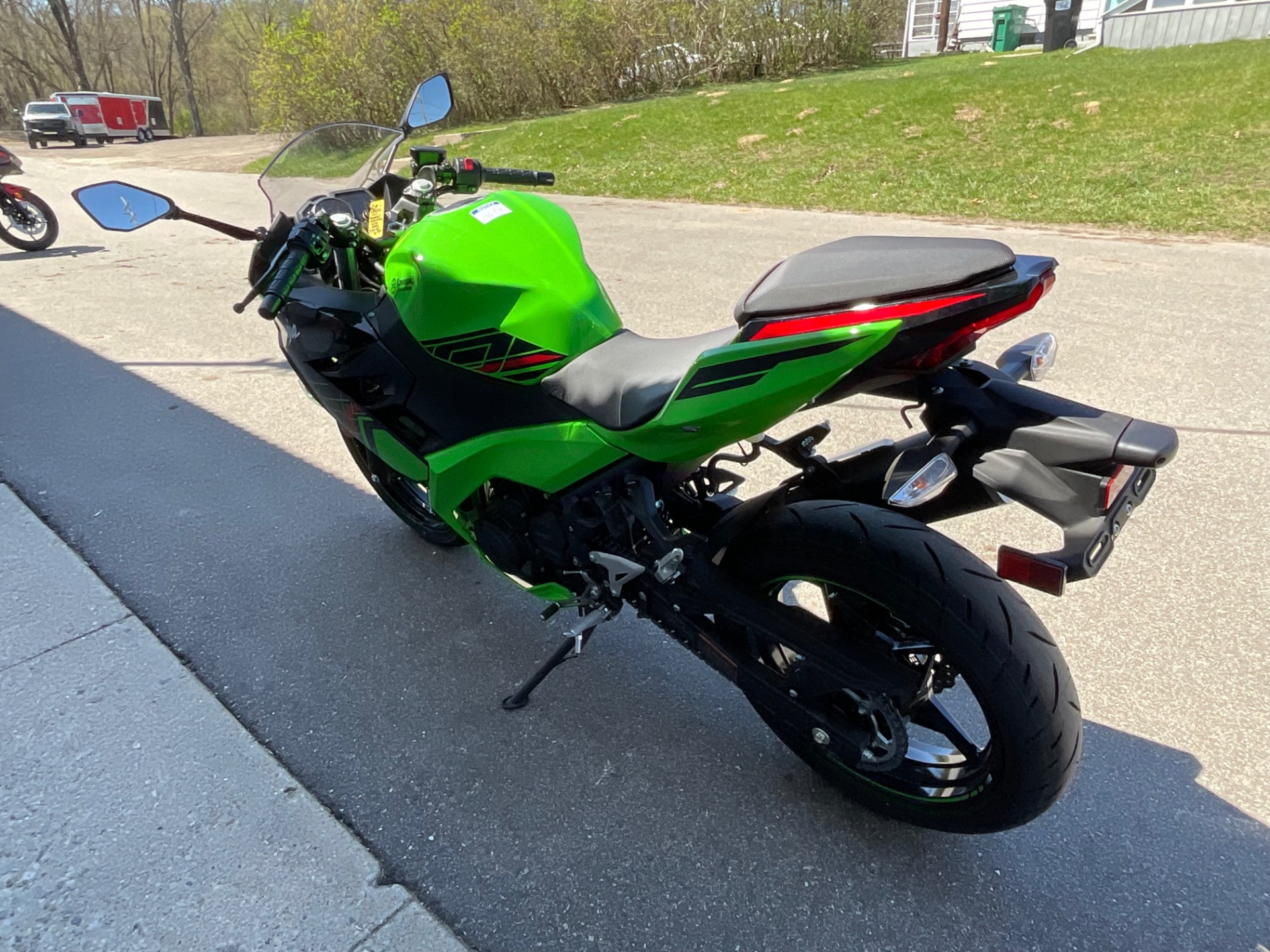 2023 Kawasaki Ninja 400 ABS KRT Edition in Howell, Michigan - Photo 6
