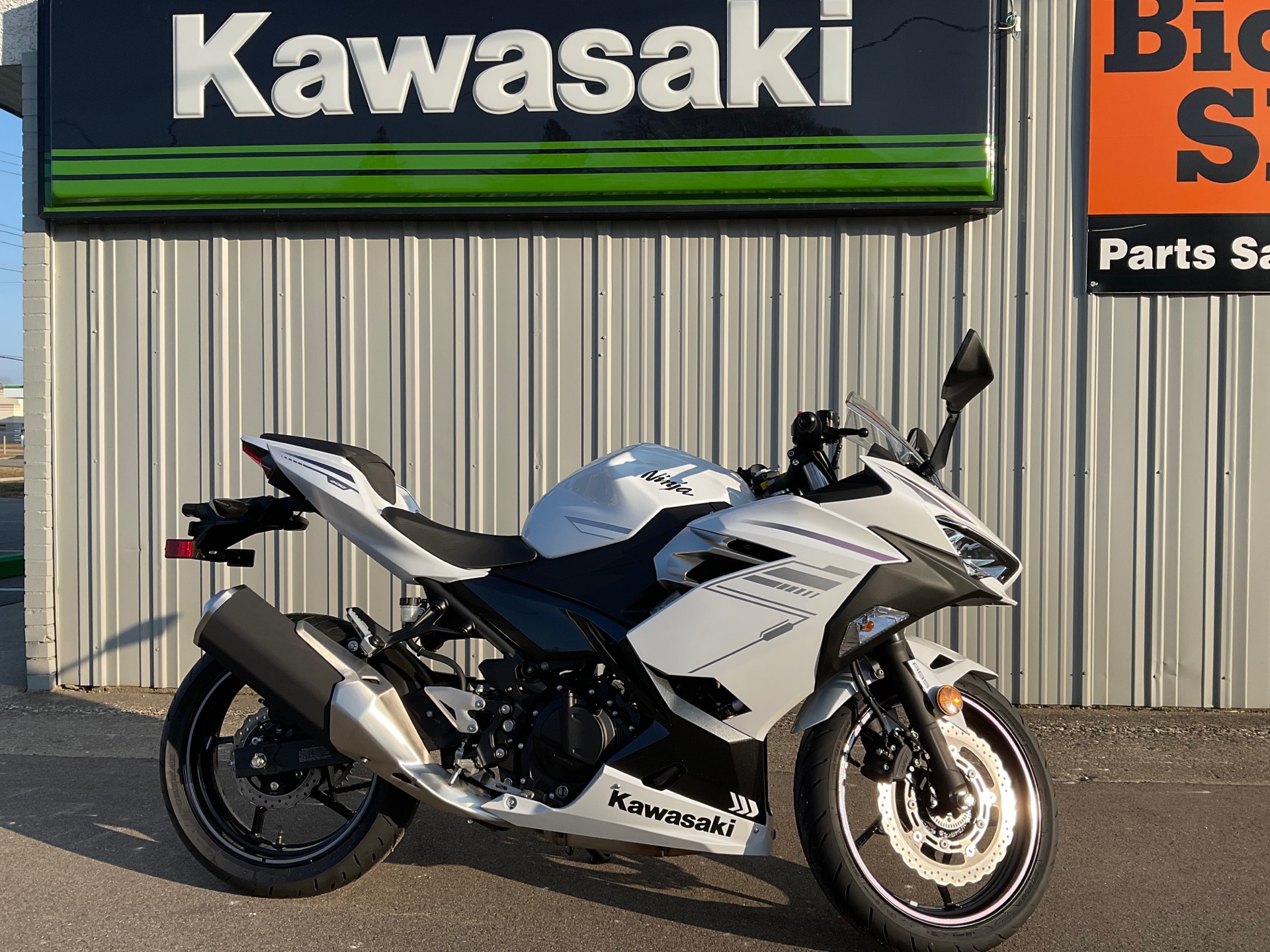 2023 Kawasaki Ninja 400 ABS in Howell, Michigan - Photo 6