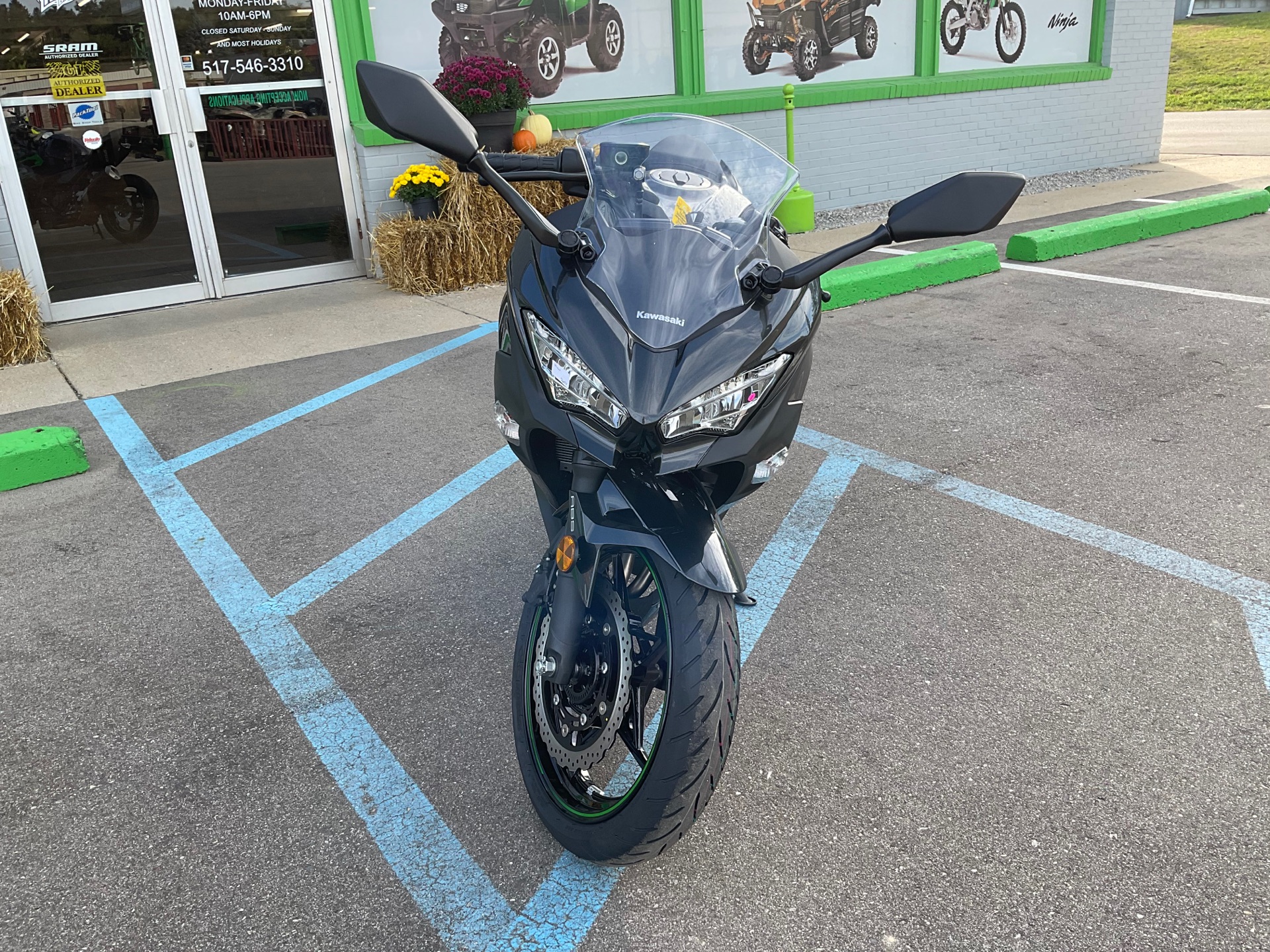 2023 Kawasaki Ninja 400 ABS in Howell, Michigan - Photo 10