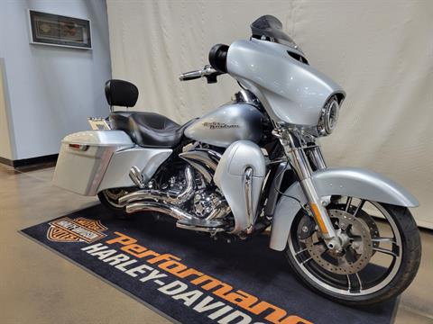 2014 Harley-Davidson Street Glide® in Syracuse, New York - Photo 2