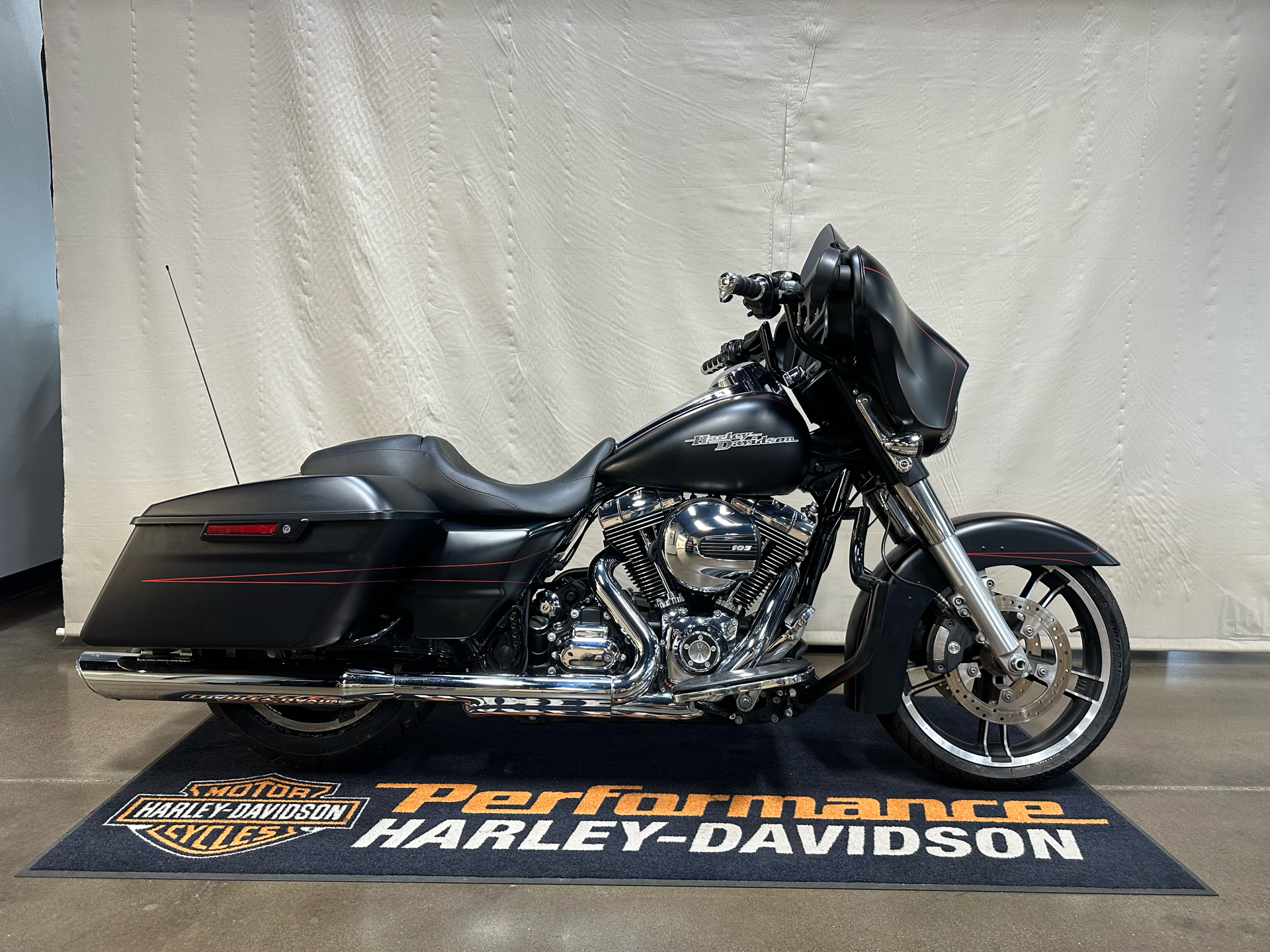 2016 Harley-Davidson Street Glide® Special in Syracuse, New York - Photo 1