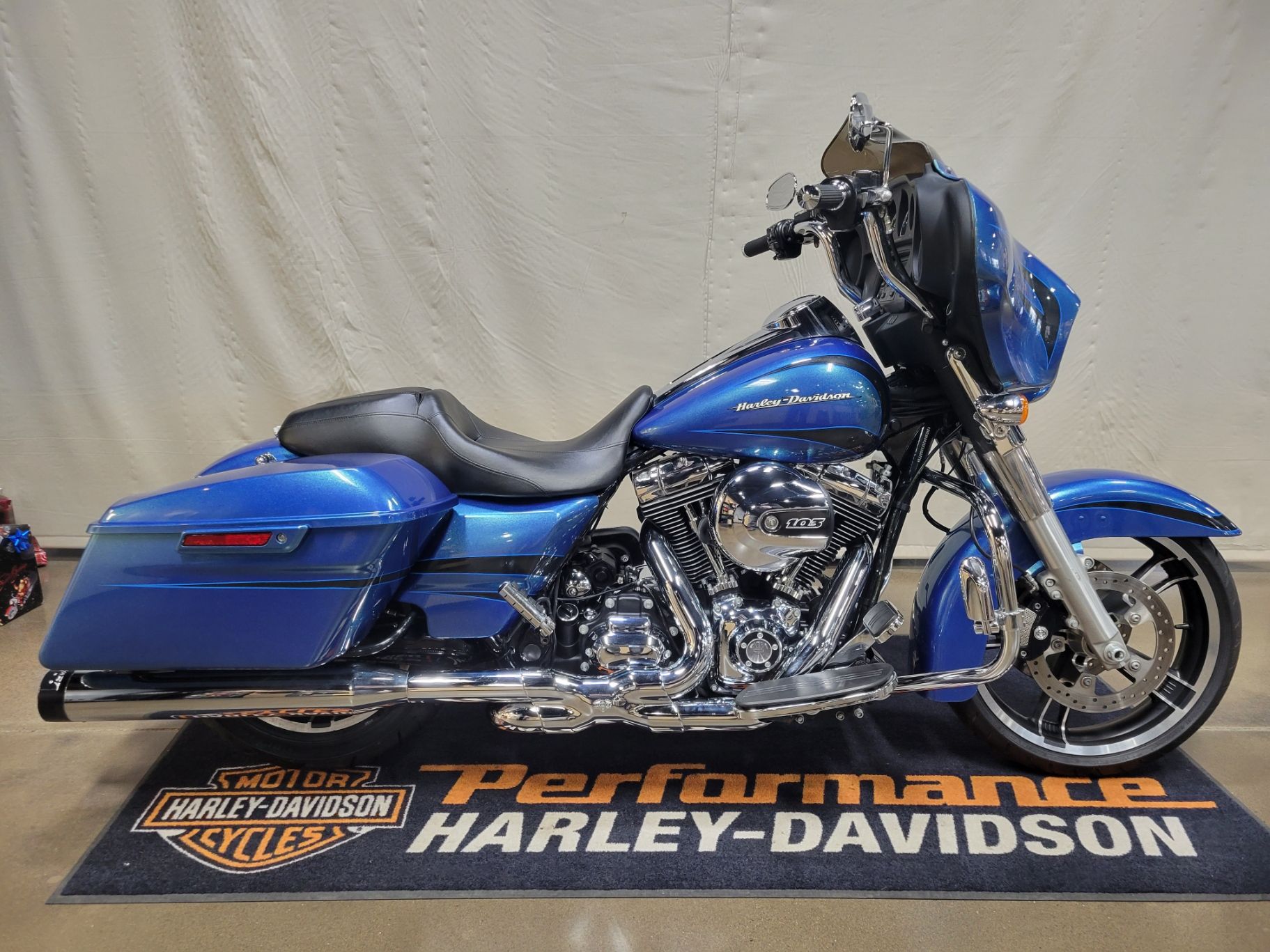 Used 2014 Harley-Davidson Street Glide® Daytona Blue Pearl 