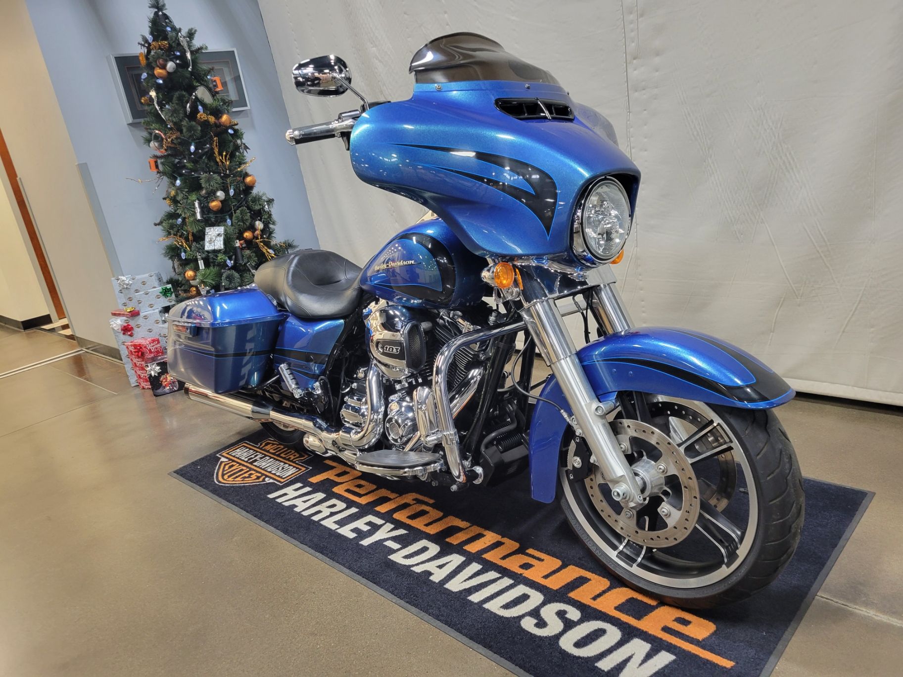 Used 2014 Harley-Davidson Street Glide® Daytona Blue Pearl 