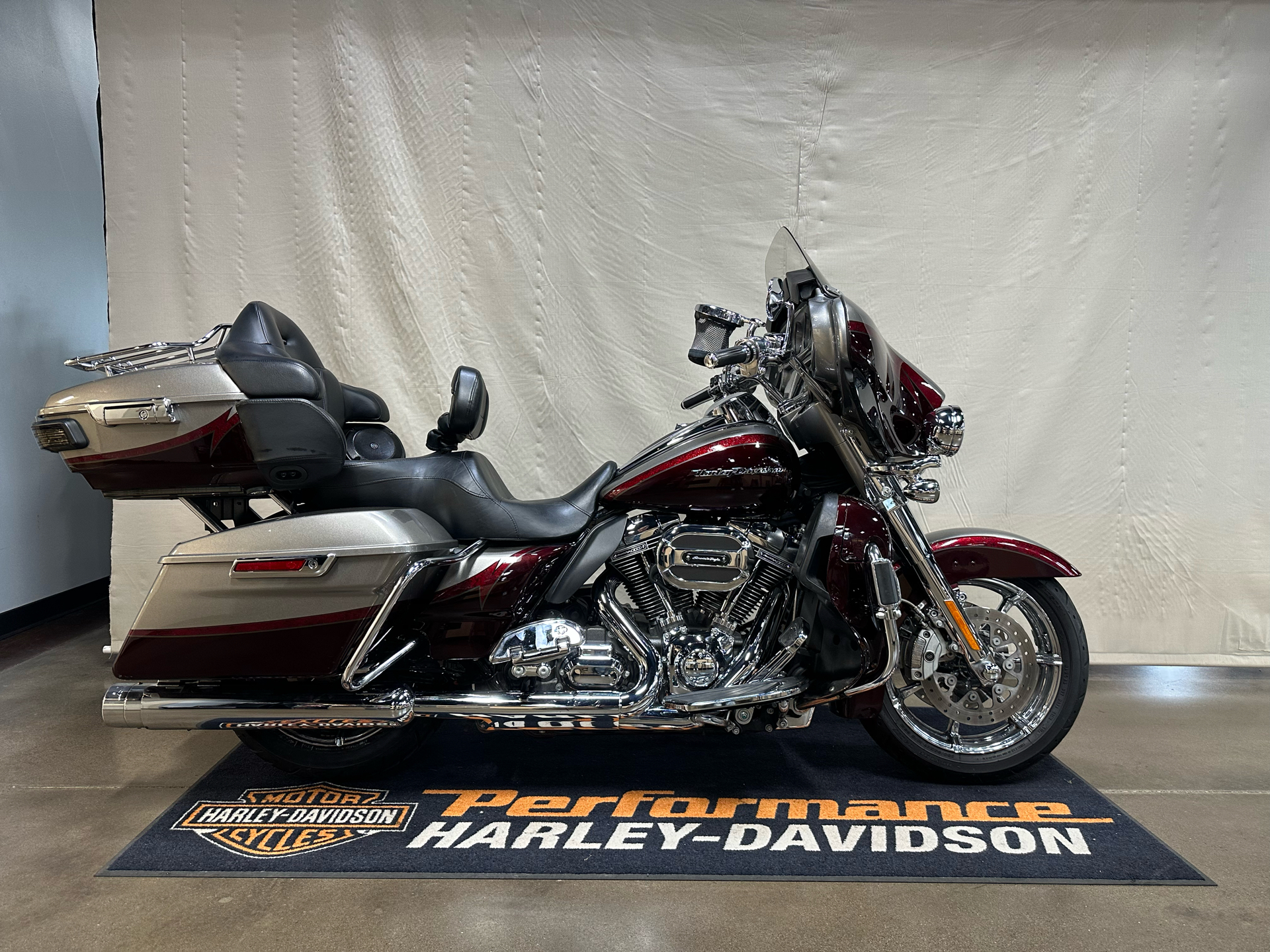 2015 Harley-Davidson CVO™ Limited in Syracuse, New York - Photo 1
