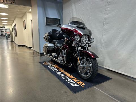 2015 Harley-Davidson CVO™ Limited in Syracuse, New York - Photo 2