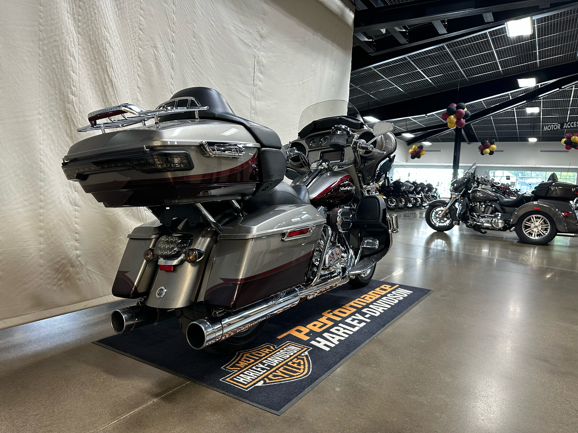 2015 Harley-Davidson CVO™ Limited in Syracuse, New York - Photo 3