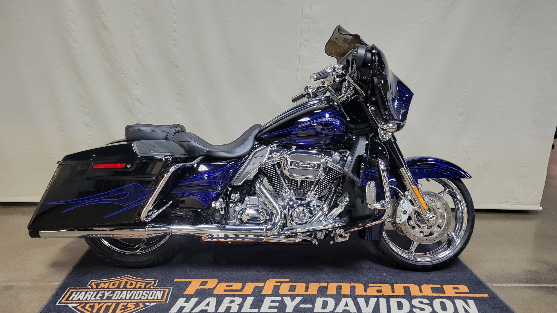 2016 Harley-Davidson CVO™ Street Glide® in Syracuse, New York - Photo 1