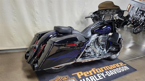 2016 Harley-Davidson CVO™ Street Glide® in Syracuse, New York - Photo 4