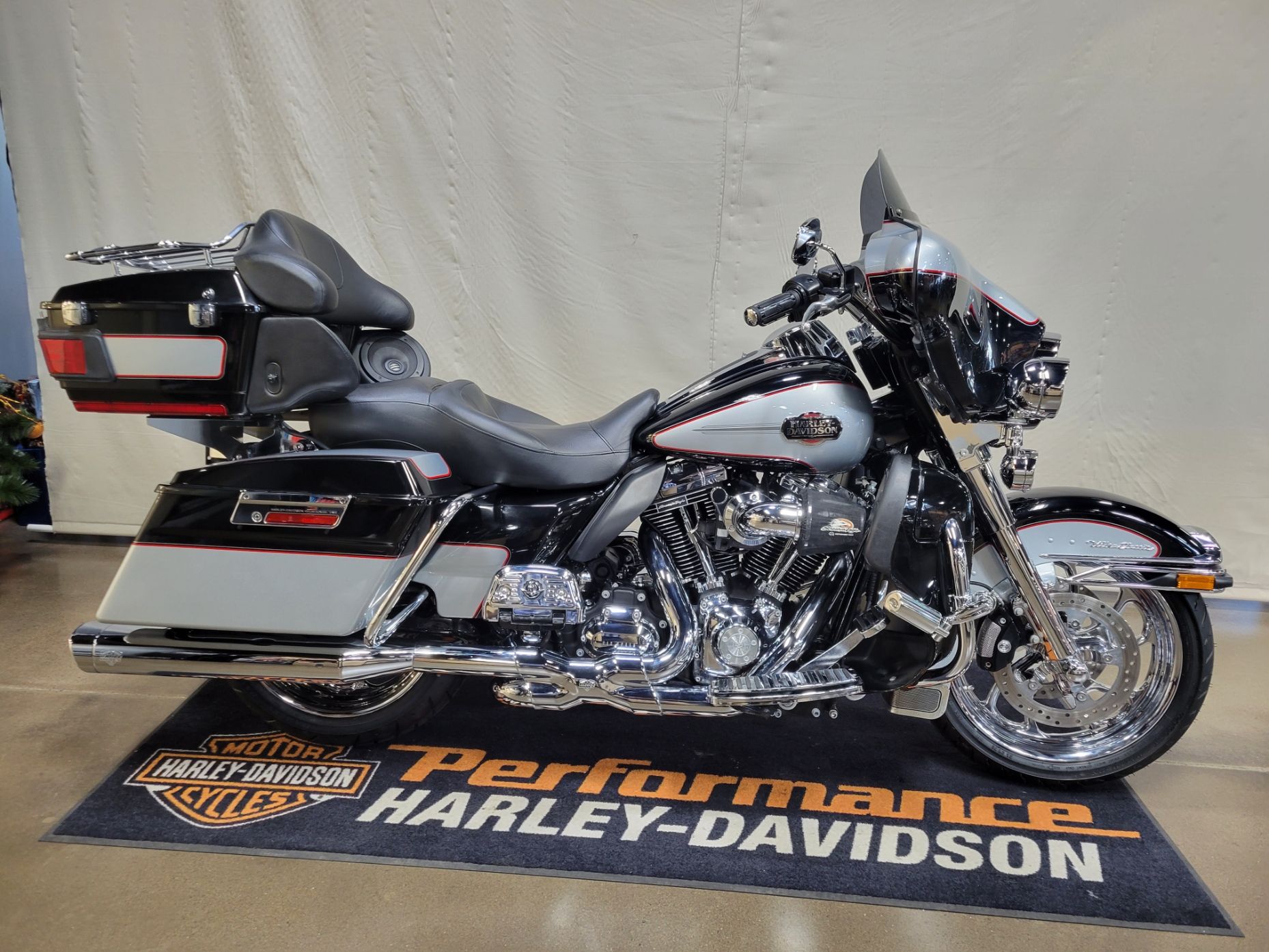 2010 Harley-Davidson Ultra Classic® Electra Glide® in Syracuse, New York - Photo 1