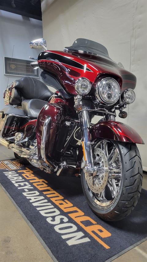2013 Harley-Davidson CVO™ Ultra Classic® Electra Glide® in Syracuse, New York - Photo 3