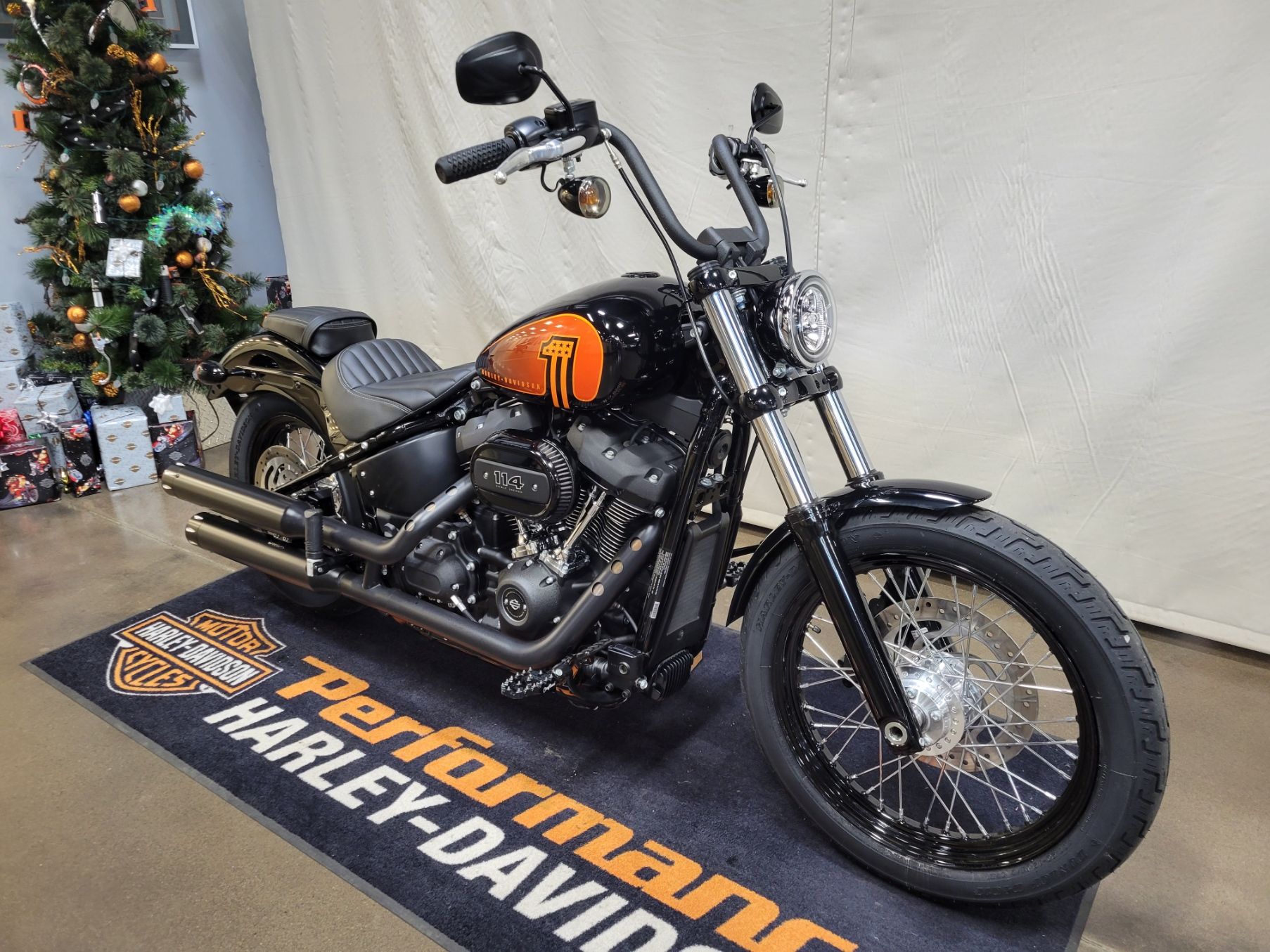 2021 Harley-Davidson Street Bob® 114 in Syracuse, New York - Photo 2