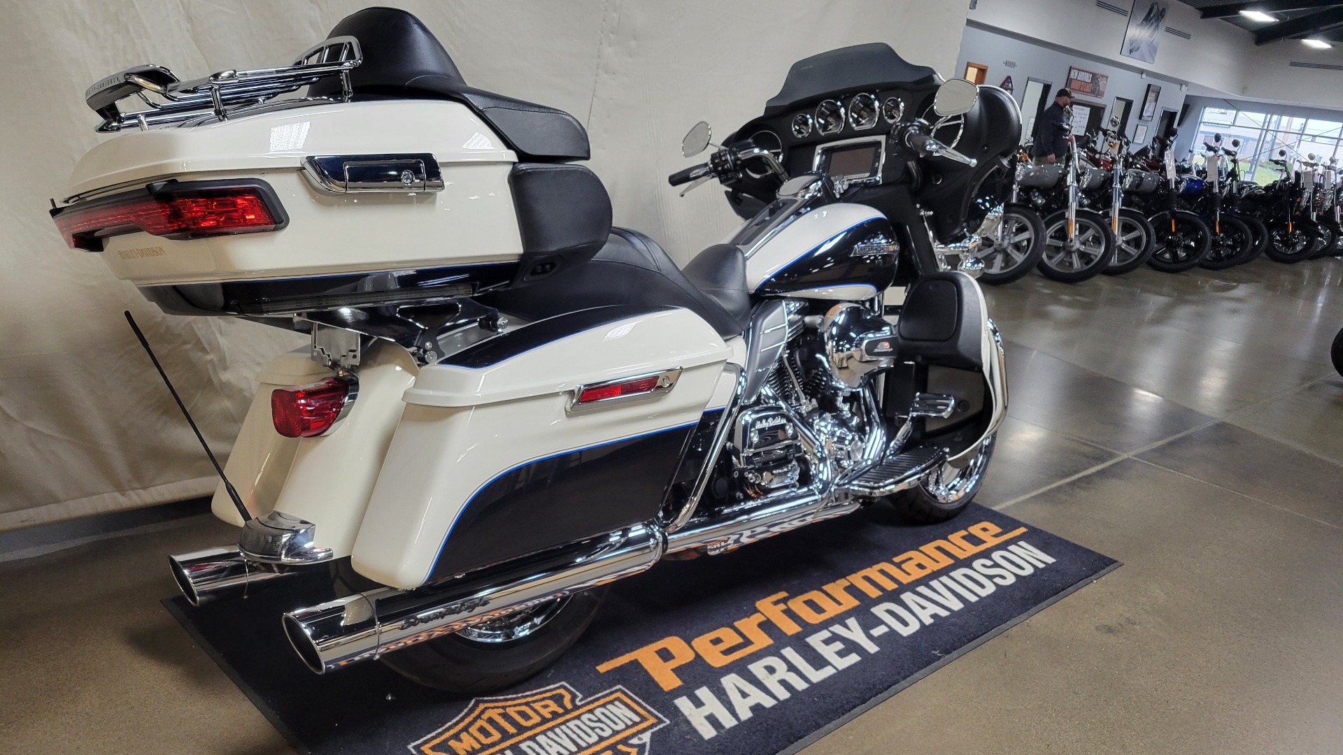 2014 Harley-Davidson Electra Glide® Ultra Classic® in Syracuse, New York - Photo 3