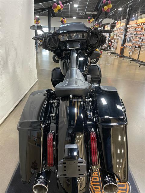 2015 Harley-Davidson CVO™ Street Glide® in Syracuse, New York - Photo 4