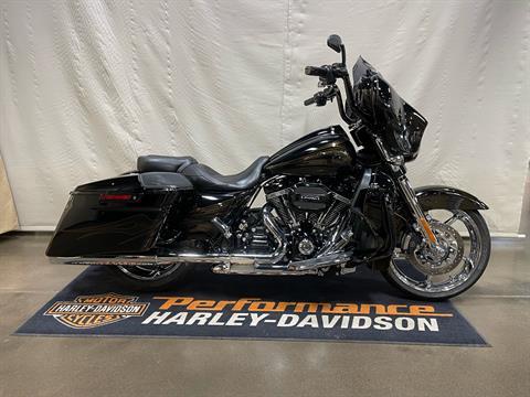 2015 Harley-Davidson CVO™ Street Glide® in Syracuse, New York - Photo 6