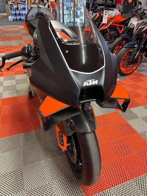 2023 KTM RC 8C in Easton, Maryland - Photo 3