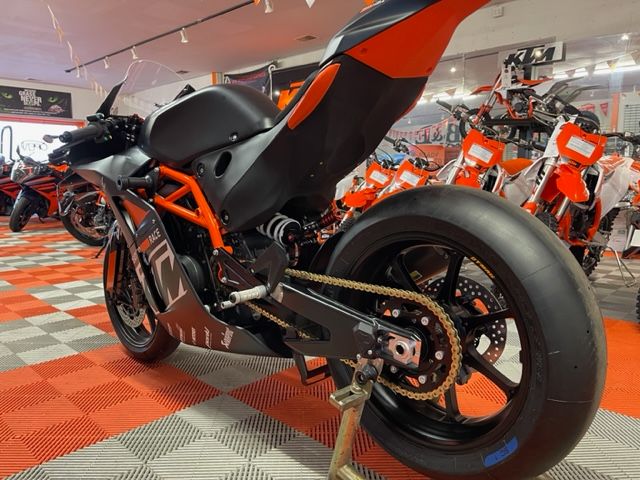 2023 KTM RC 8C in Easton, Maryland - Photo 7