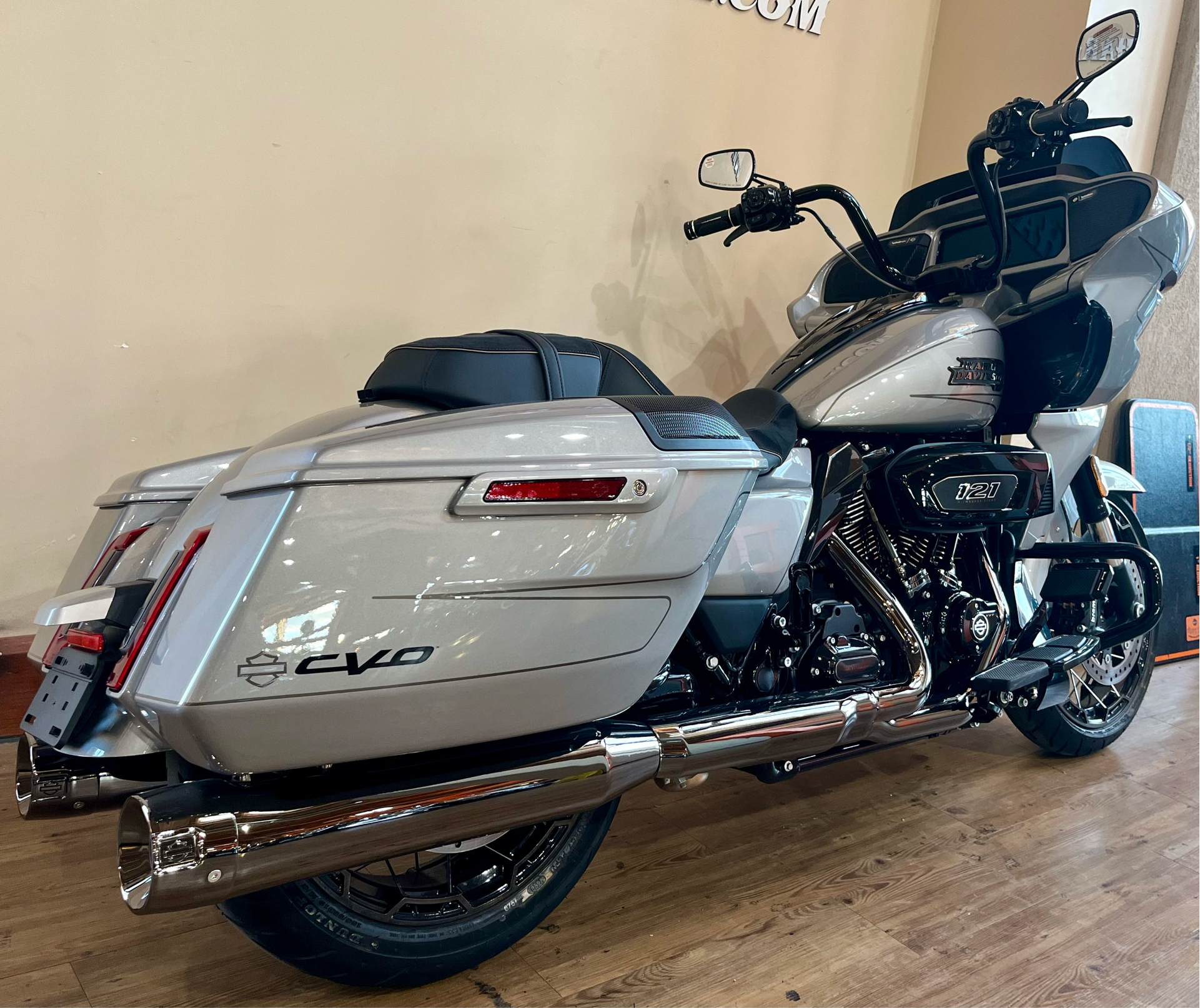 2023 Harley-Davidson CVO™ Road Glide® in Loveland, Colorado - Photo 3