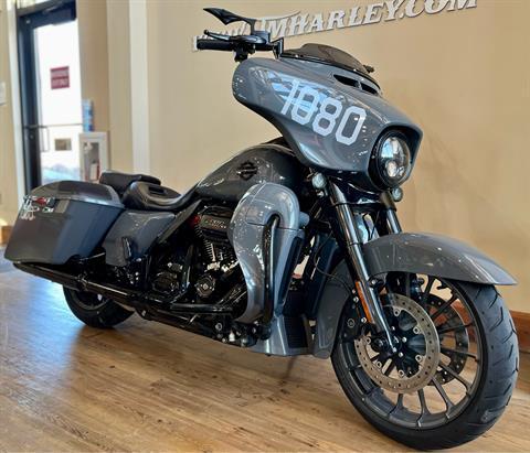 2018 Harley-Davidson CVO™ Street Glide® in Loveland, Colorado - Photo 2