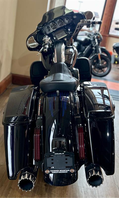 2016 Harley-Davidson CVO™ Street Glide® in Loveland, Colorado - Photo 5