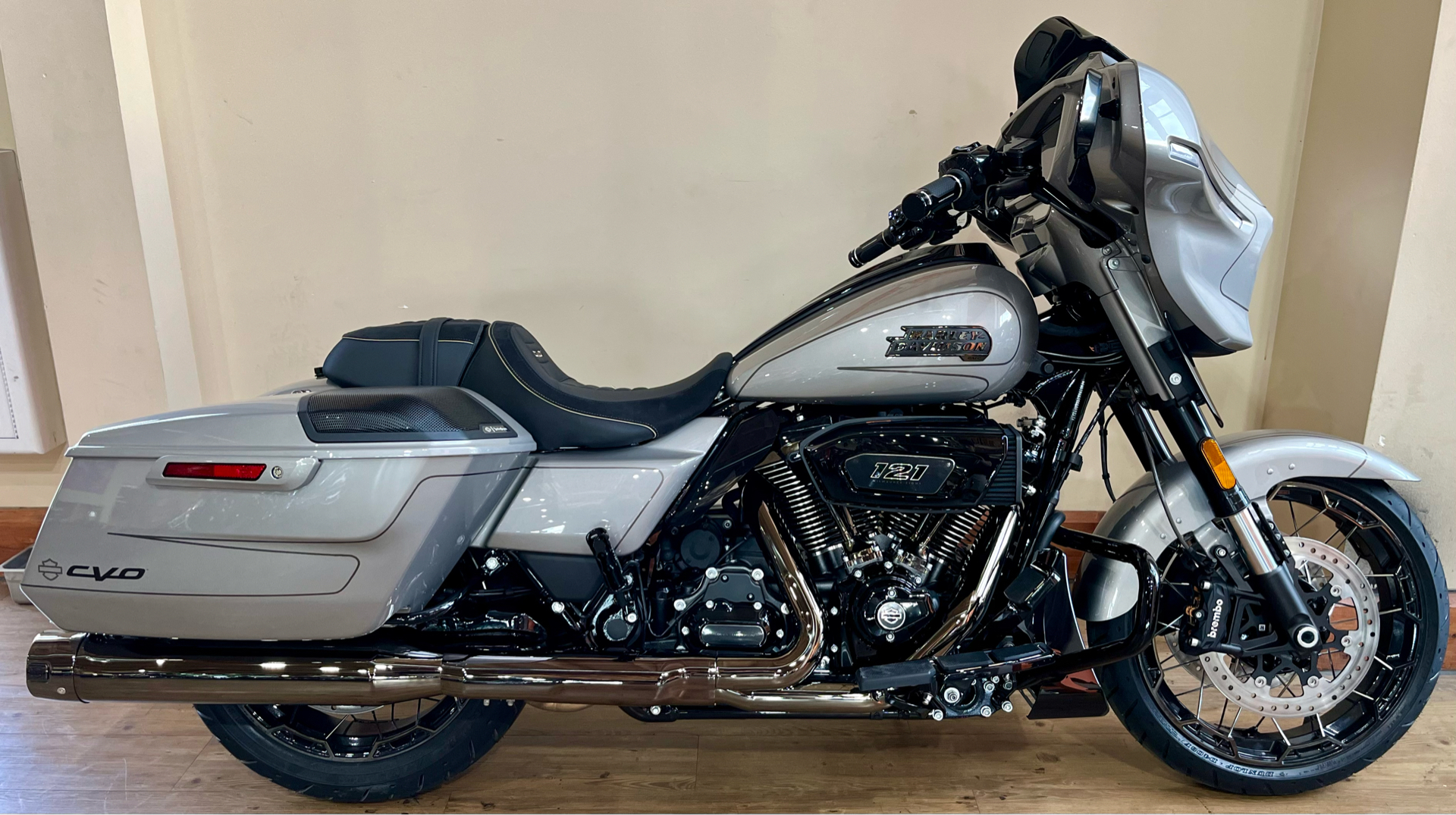 2023 Harley-Davidson CVO™ Street Glide® in Loveland, Colorado - Photo 8