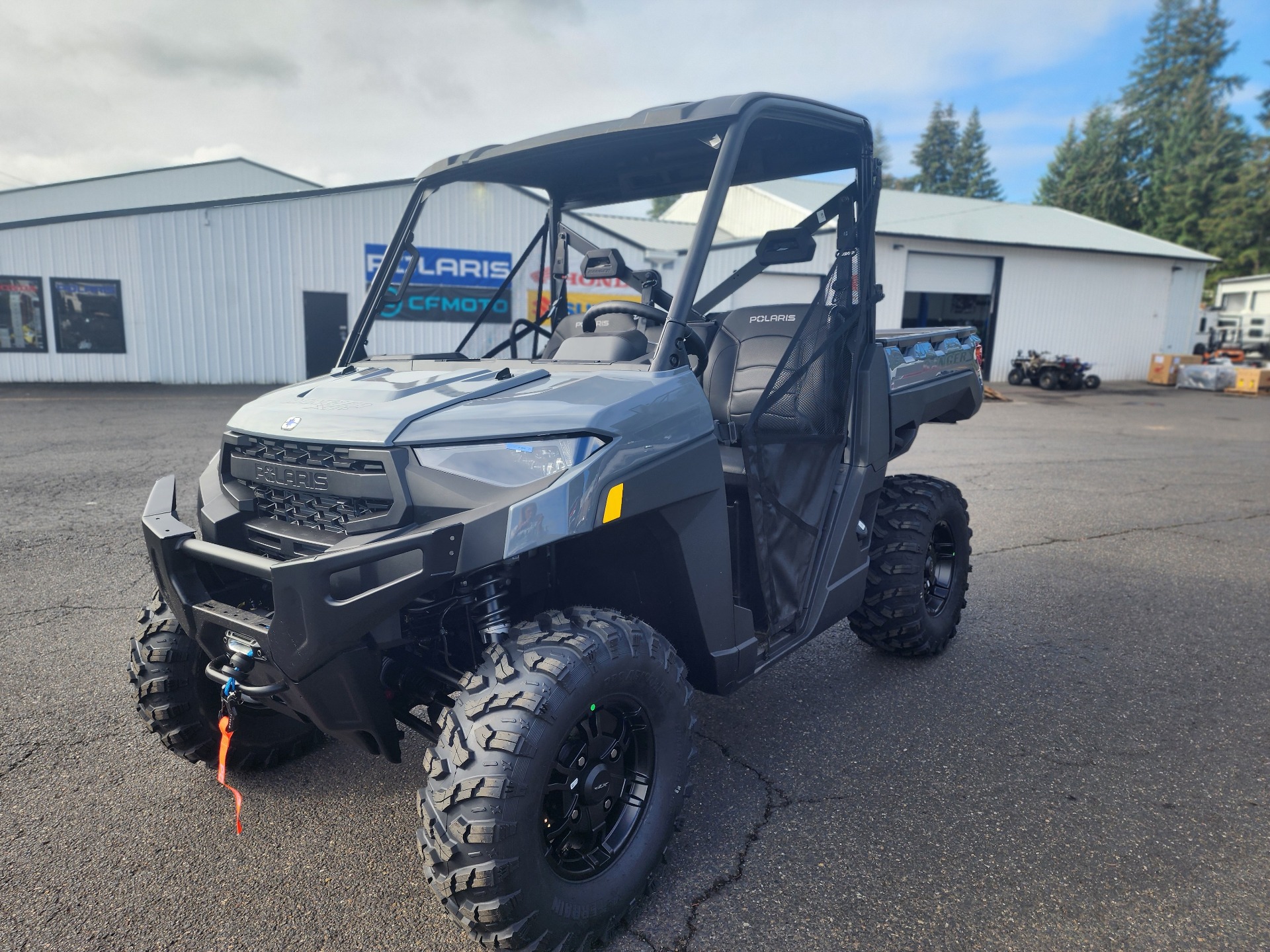 2025 Polaris Ranger XP 1000 Premium in Saint Helens, Oregon - Photo 2