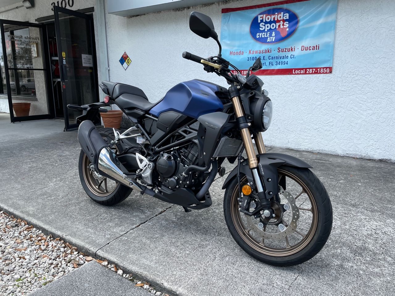2021 Honda CB300R ABS in Stuart, Florida - Photo 2