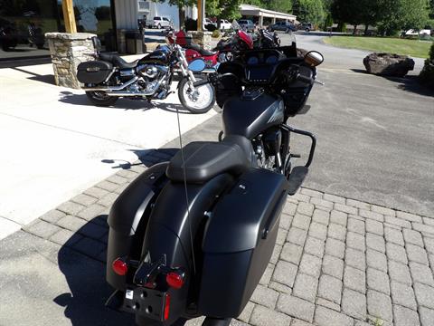 2024 Indian Motorcycle Challenger® Dark Horse® in Waynesville, North Carolina - Photo 4