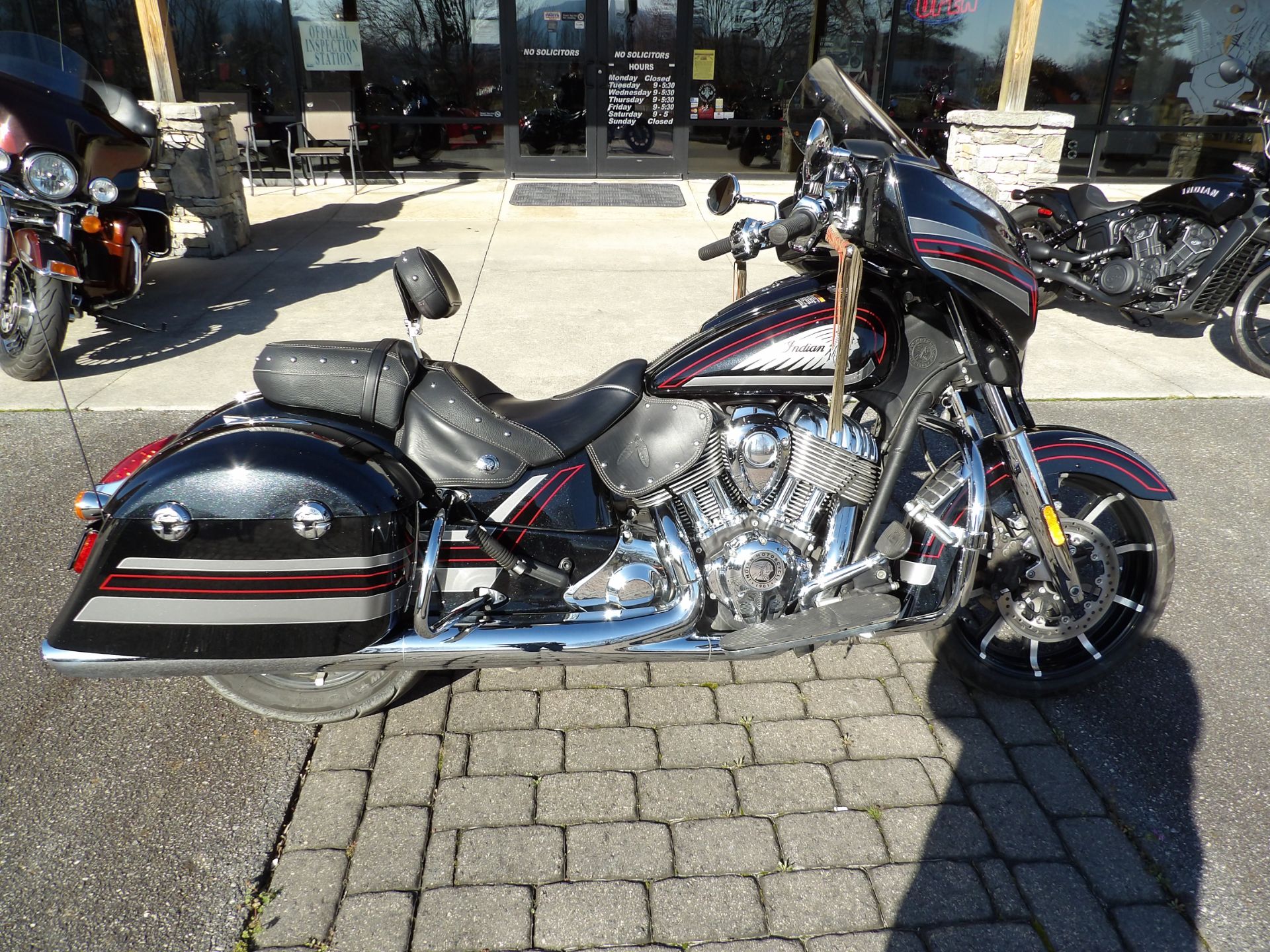 2018 Indian Motorcycle Chieftain® Limited ABS in Waynesville, North Carolina - Photo 3