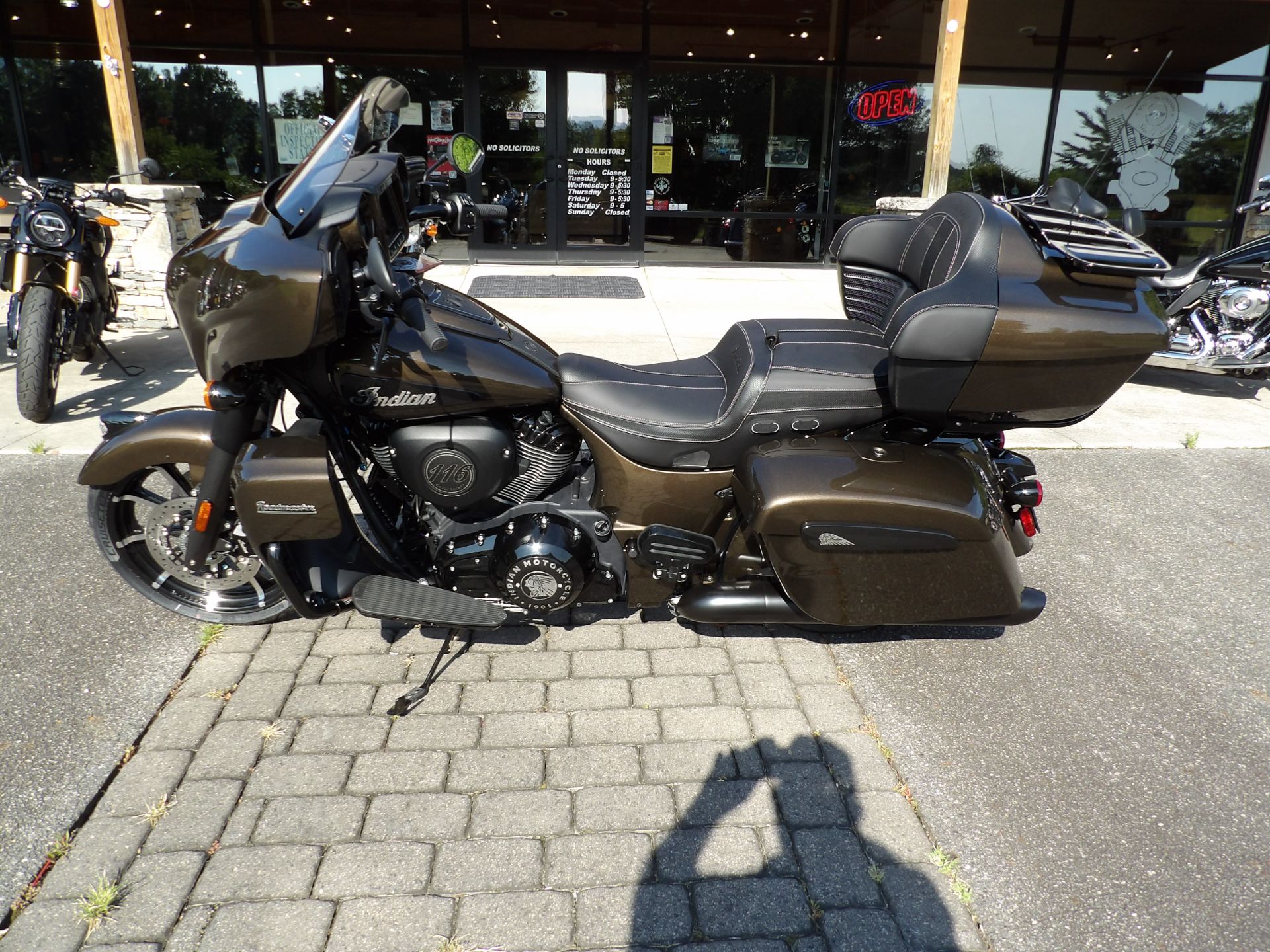 2023 Indian Motorcycle Roadmaster® Dark Horse® in Waynesville, North Carolina - Photo 3