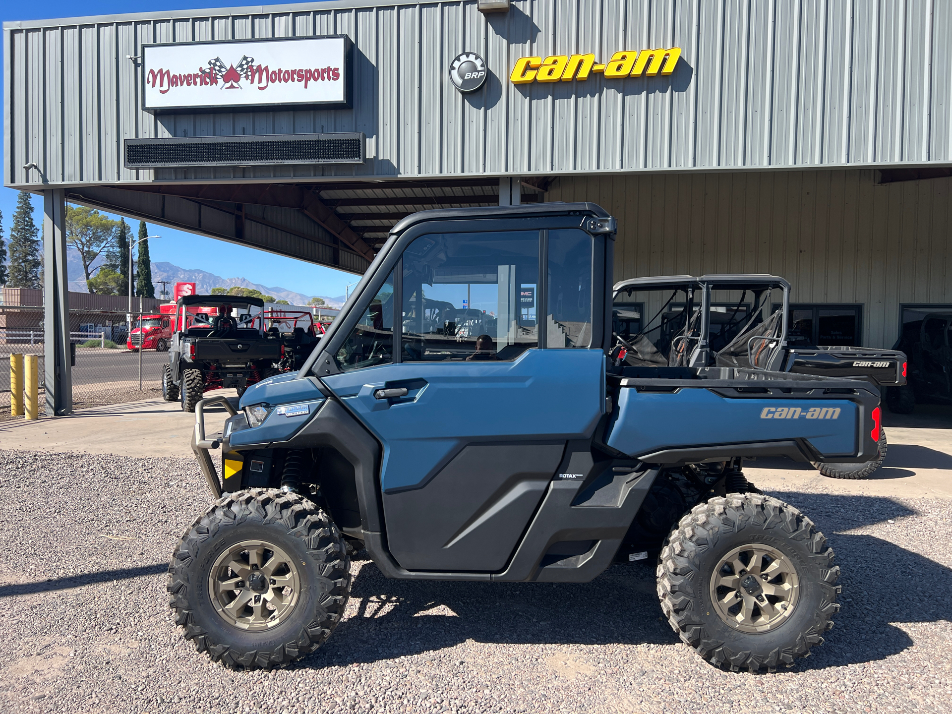 2025 Can-Am Defender Limited in Safford, Arizona - Photo 1