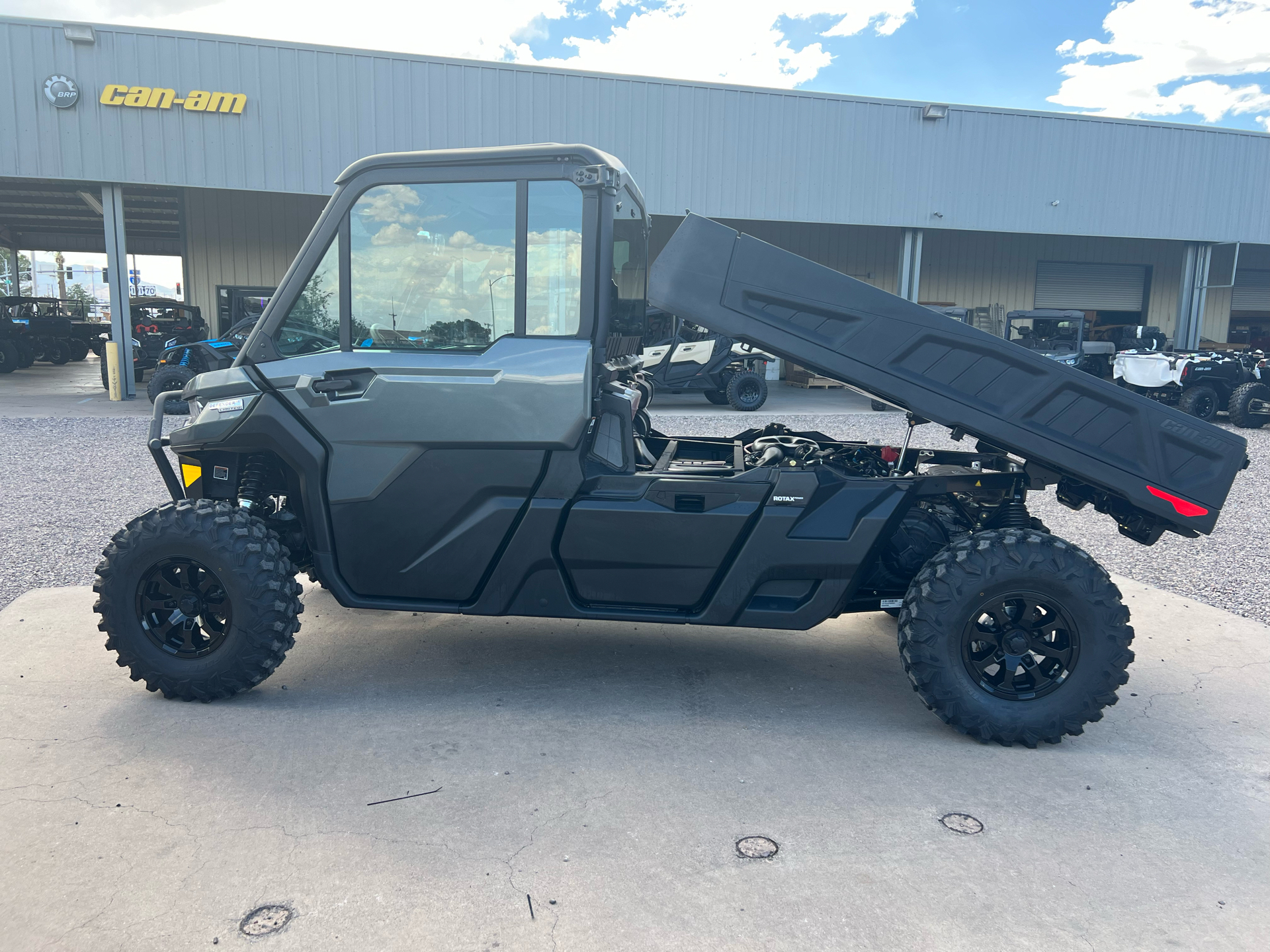 2023 Can-Am Defender Pro Limited CAB HD10 in Safford, Arizona - Photo 5