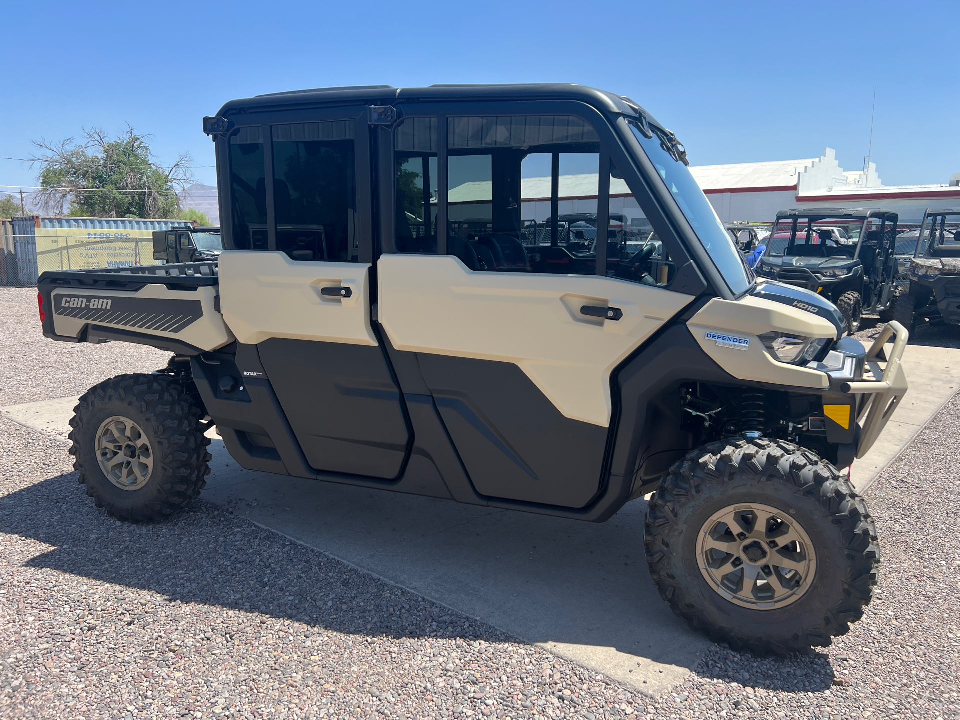 2025 Can-Am DEFENDER MAX LIMITED in Safford, Arizona - Photo 3