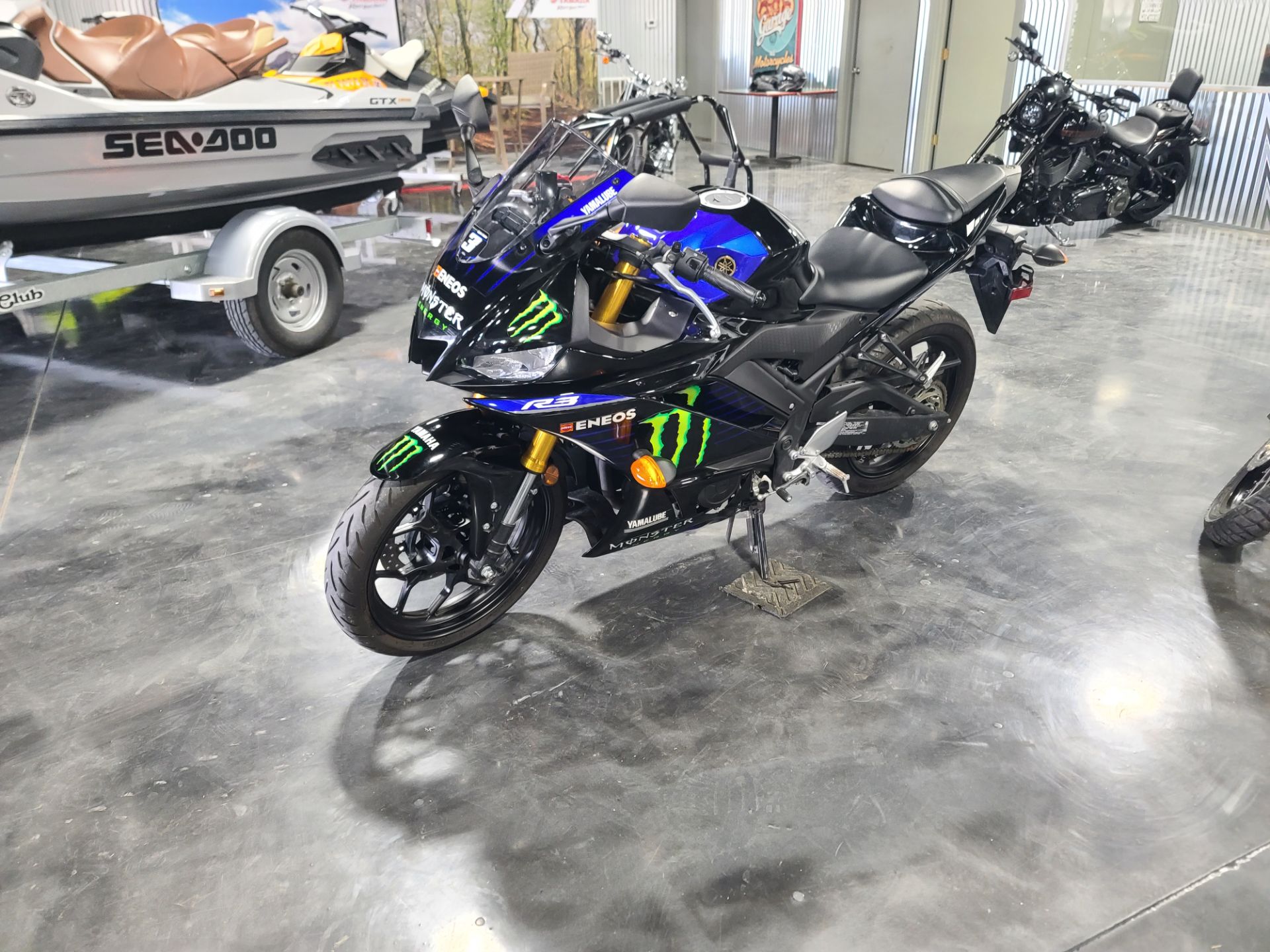 2021 Yamaha YZF-R3 Monster Energy Yamaha MotoGP Edition in Durant, Oklahoma - Photo 4