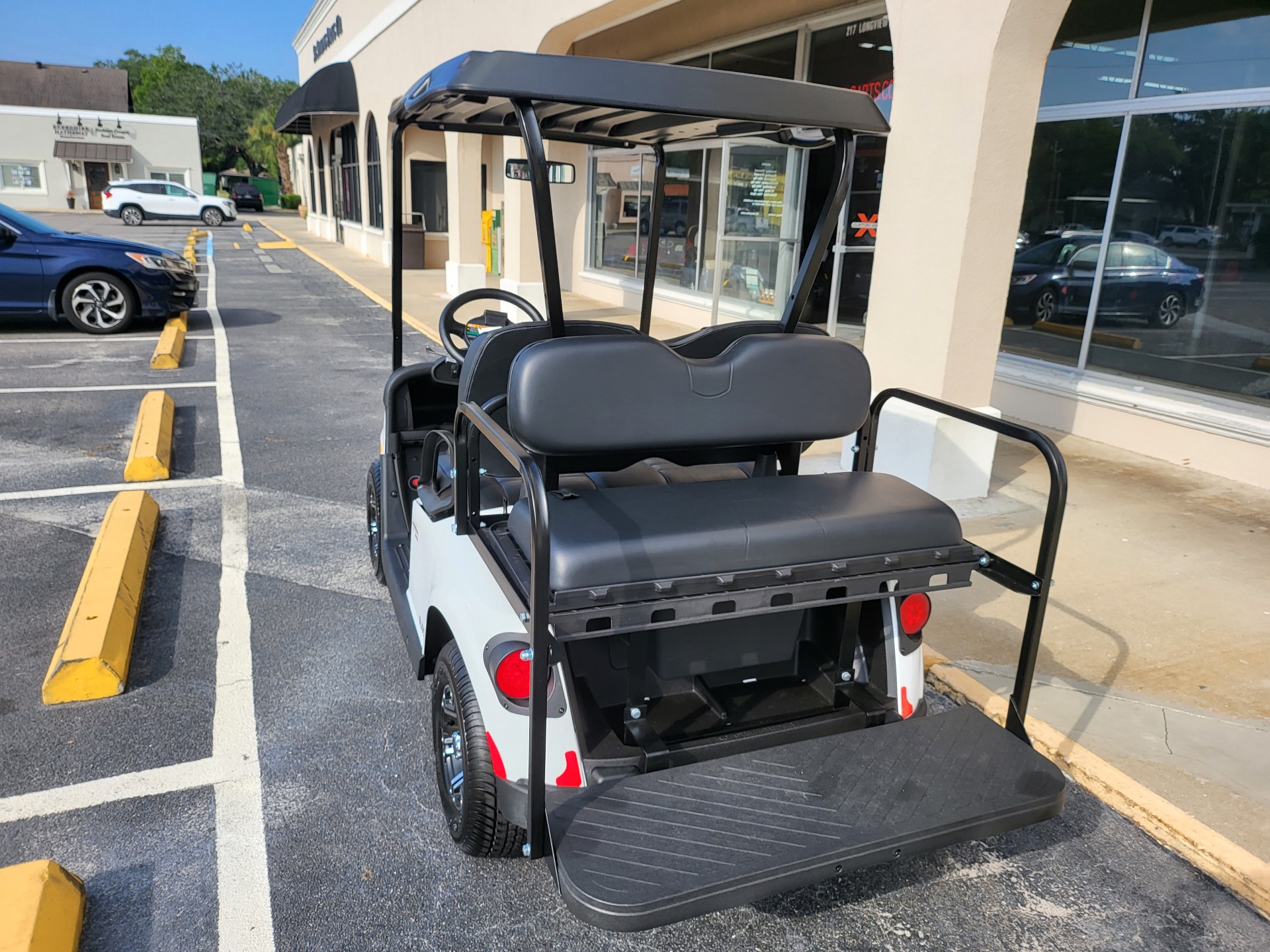 2023 E-Z-GO Freedom RXV ELiTE 2.2 Single Pack with Light World Charger in Fernandina Beach, Florida - Photo 3