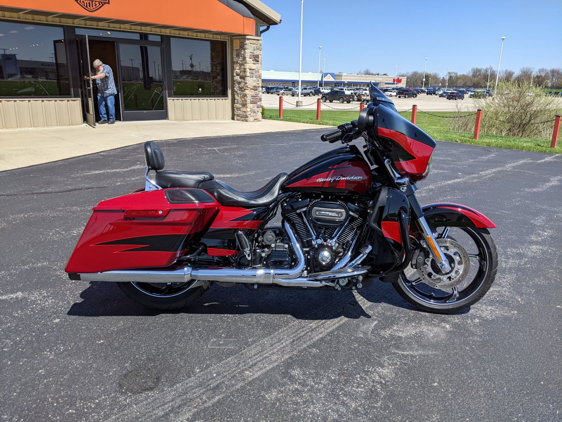 2017 Harley-Davidson CVO™ Street Glide® in Muncie, Indiana - Photo 1