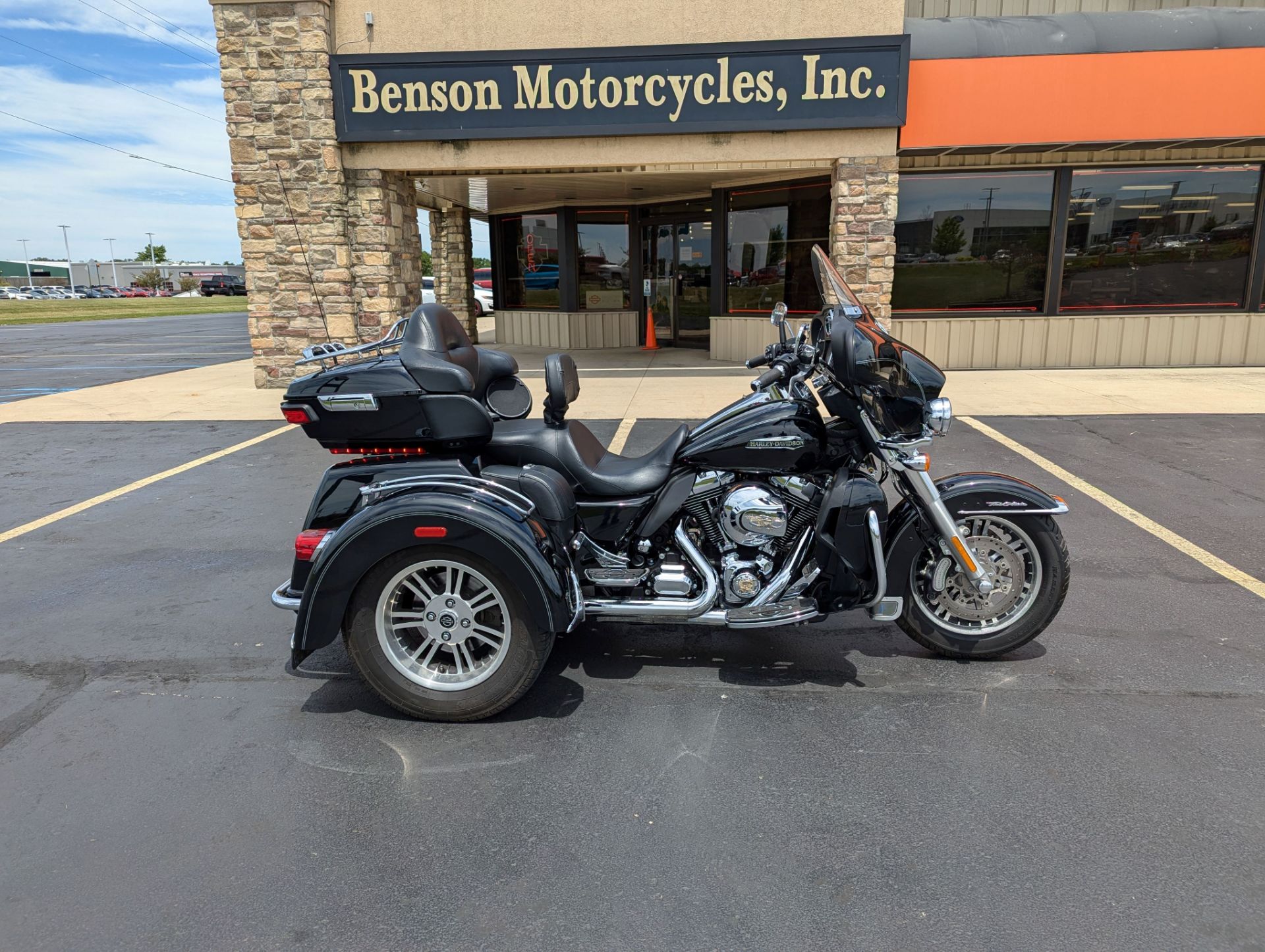 2014 Harley-Davidson Tri Glide® Ultra in Muncie, Indiana - Photo 1
