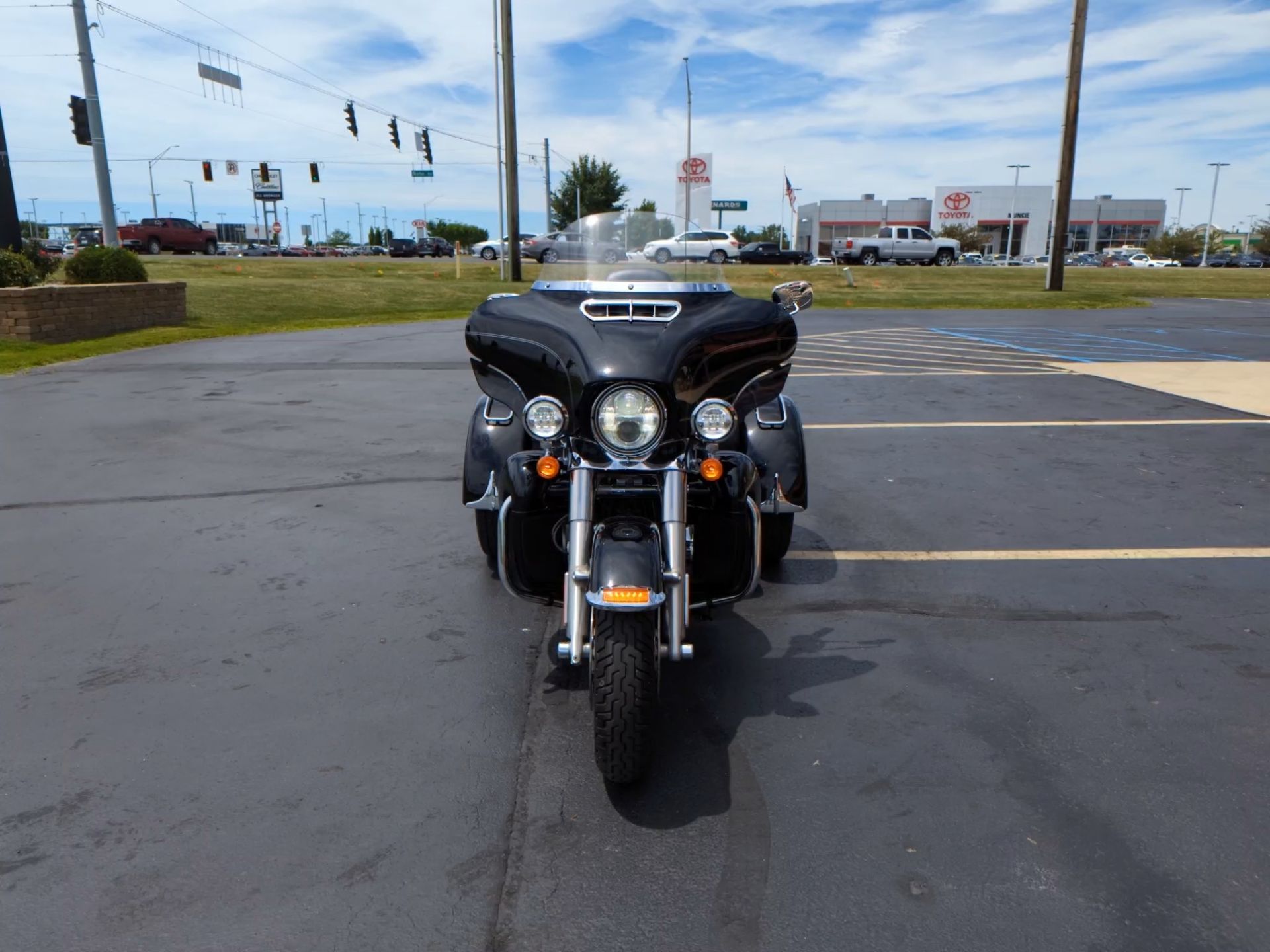 2014 Harley-Davidson Tri Glide® Ultra in Muncie, Indiana - Photo 2