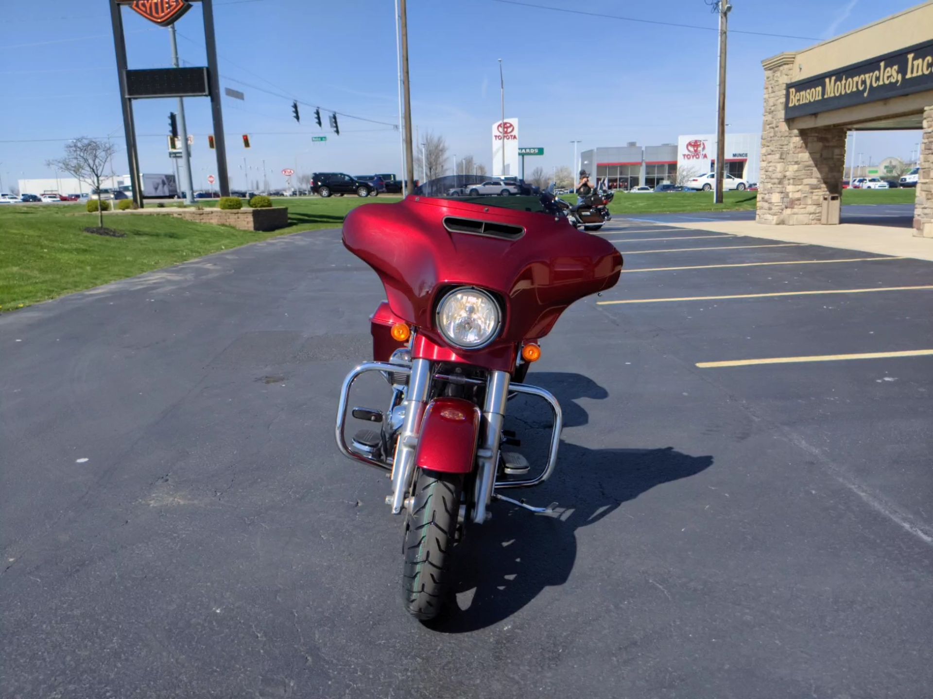 2017 Harley-Davidson Street Glide® Special in Muncie, Indiana - Photo 2