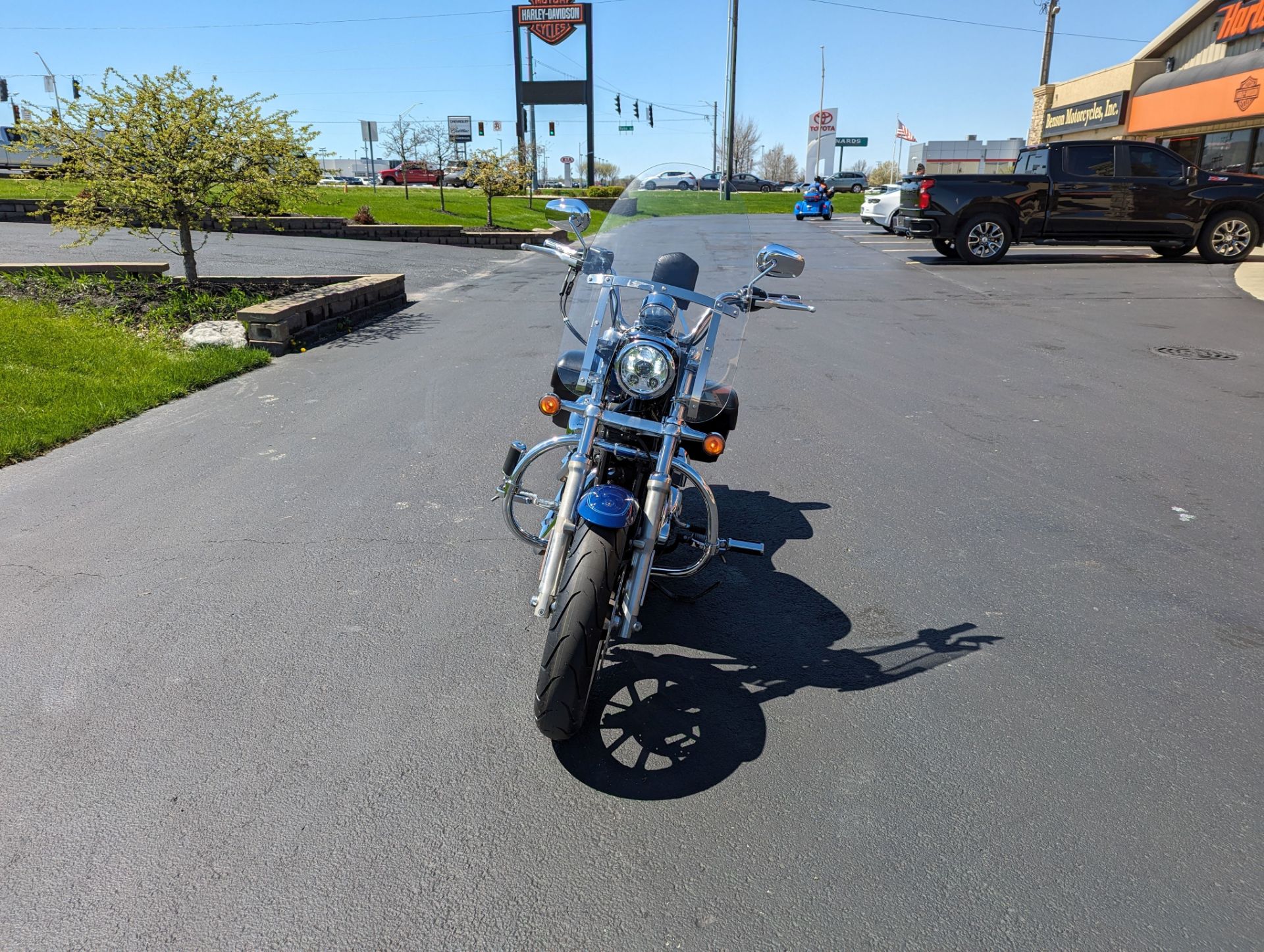 2015 Harley-Davidson SuperLow® 1200T in Muncie, Indiana - Photo 2