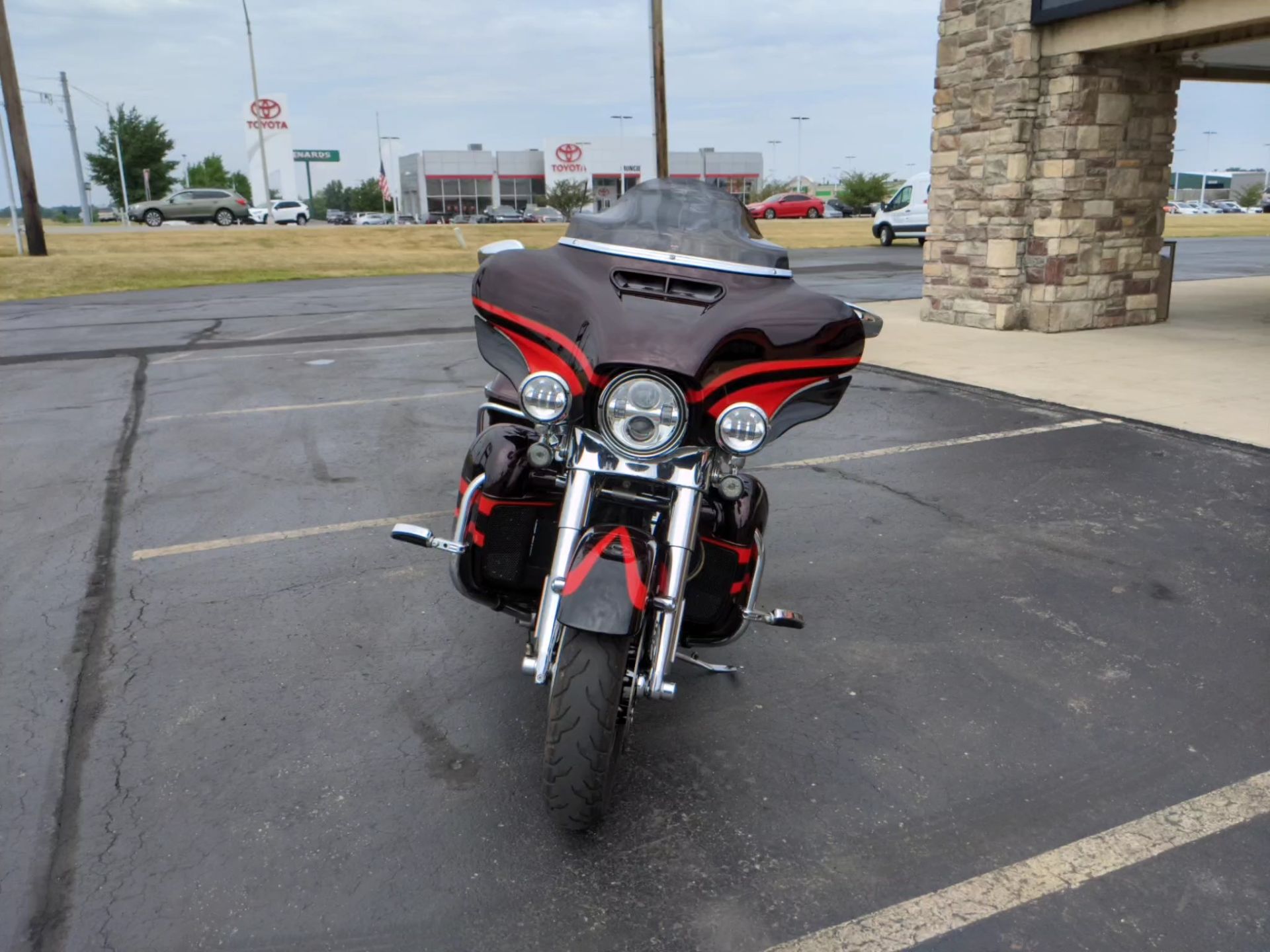 2017 Harley-Davidson CVO™ Limited in Muncie, Indiana - Photo 2