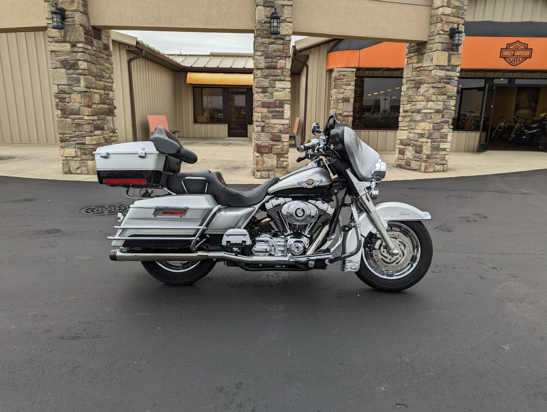 2003 Harley-Davidson FLHTC/FLHTCI Electra Glide® Classic in Muncie, Indiana - Photo 1