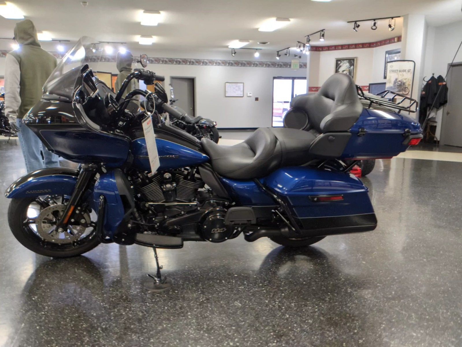 2022 Harley-Davidson Road Glide® Limited in Muncie, Indiana - Photo 2