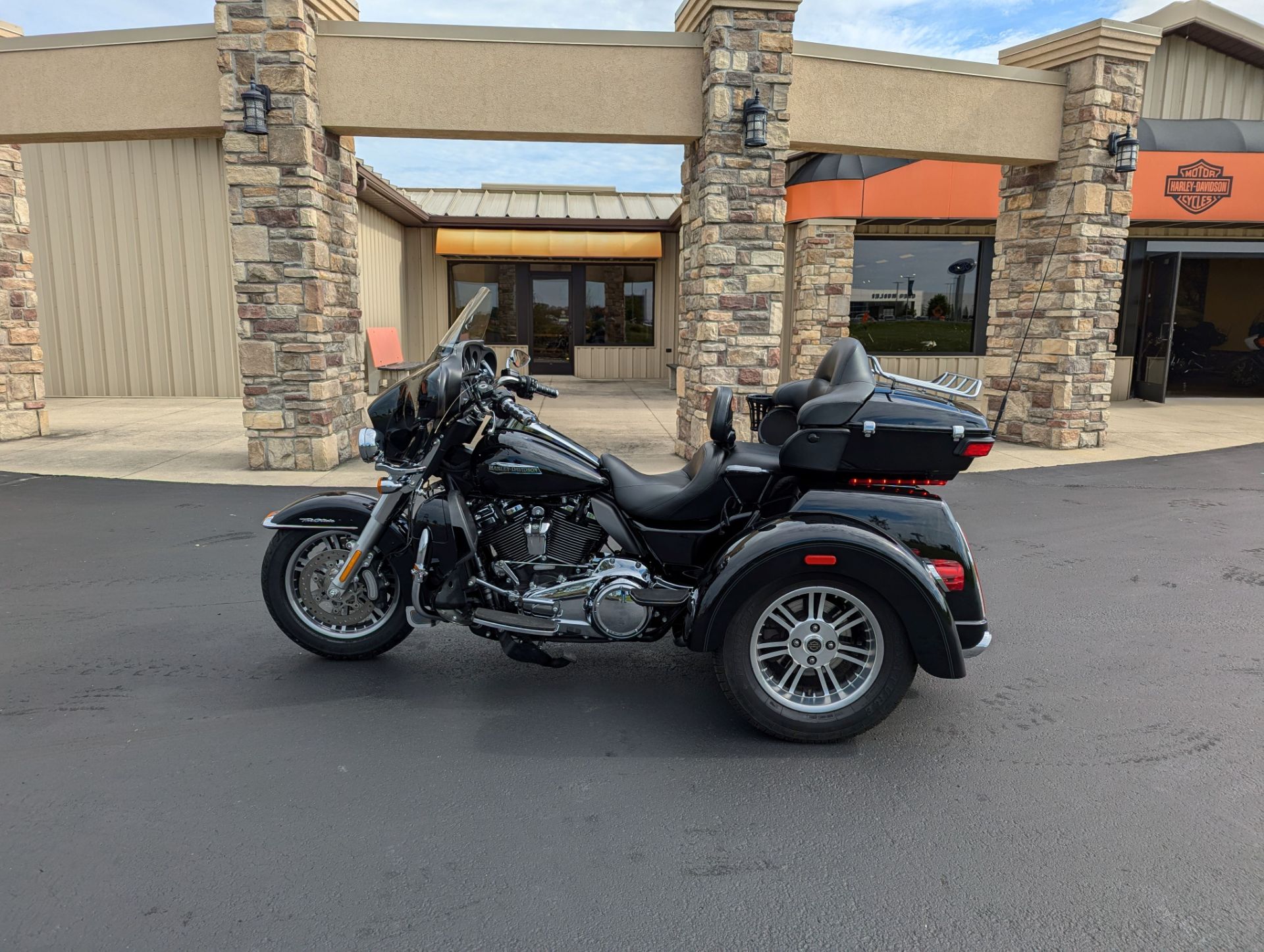 2018 Harley-Davidson Tri Glide® Ultra in Muncie, Indiana - Photo 3