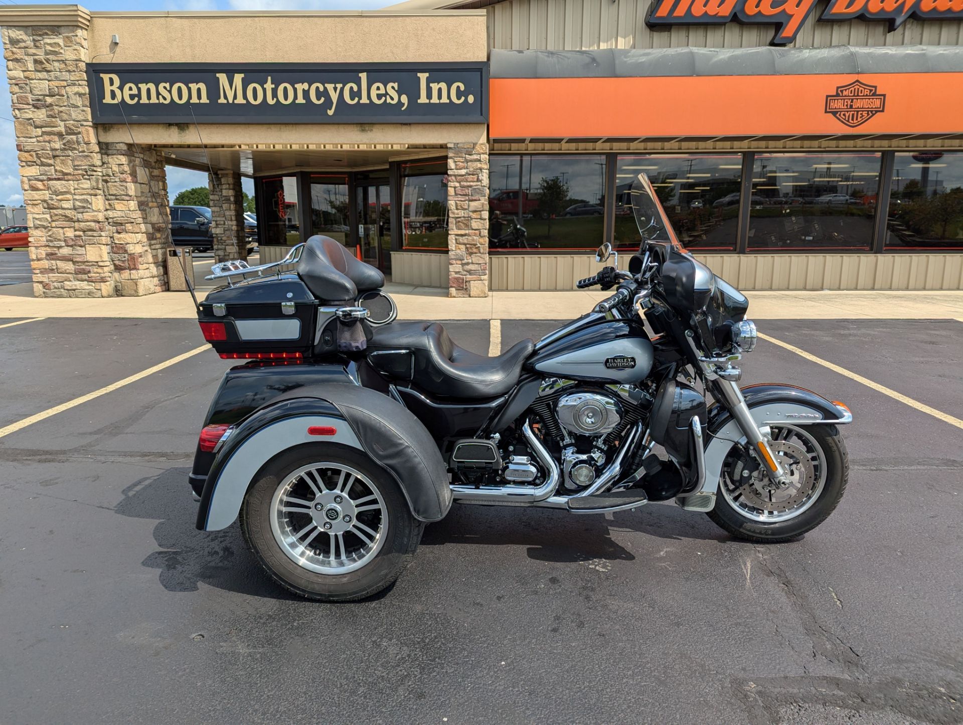 2013 Harley-Davidson Tri Glide® Ultra Classic® in Muncie, Indiana - Photo 1